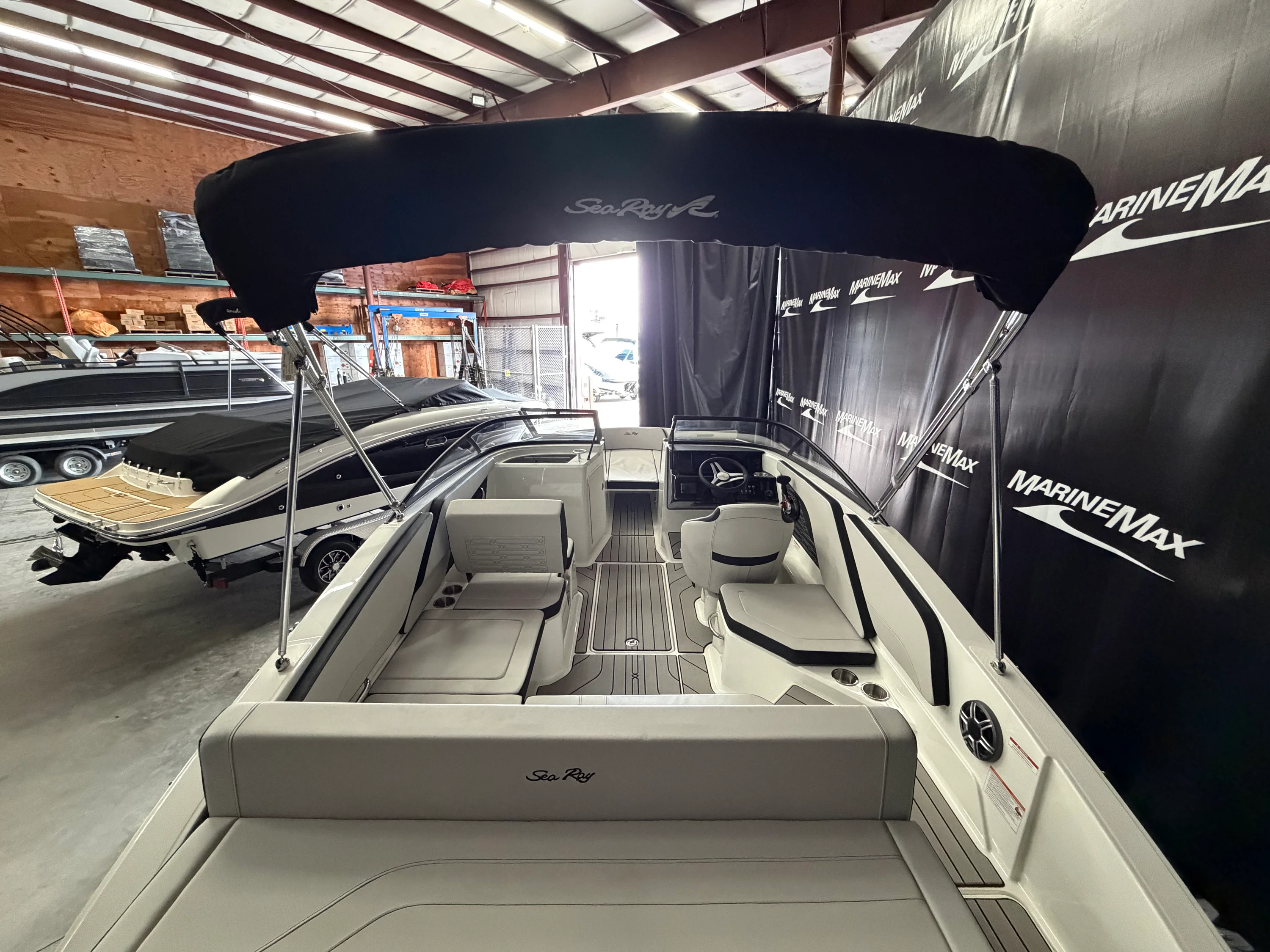 2026 Sea Ray SPX 210 Image Thumbnail #9