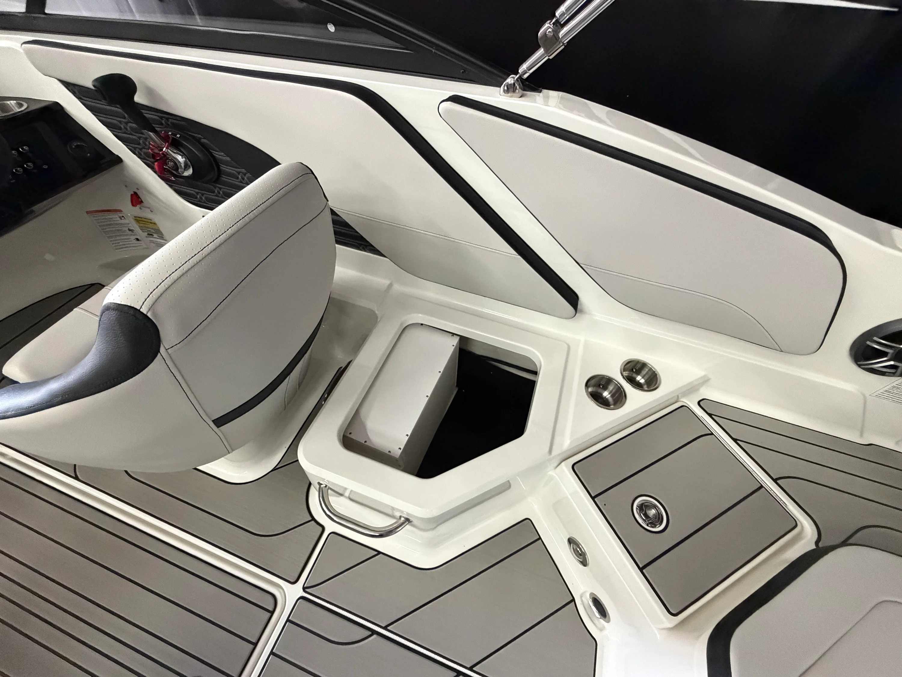 2026 Sea Ray SPX 210 Image Thumbnail #19