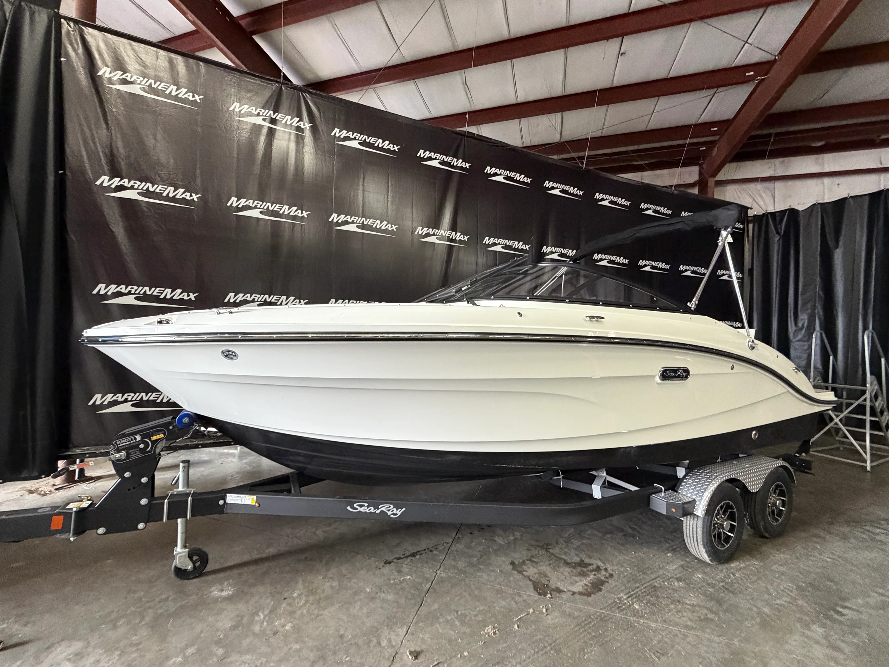 2026 Sea Ray SPX 210 Image Thumbnail #4