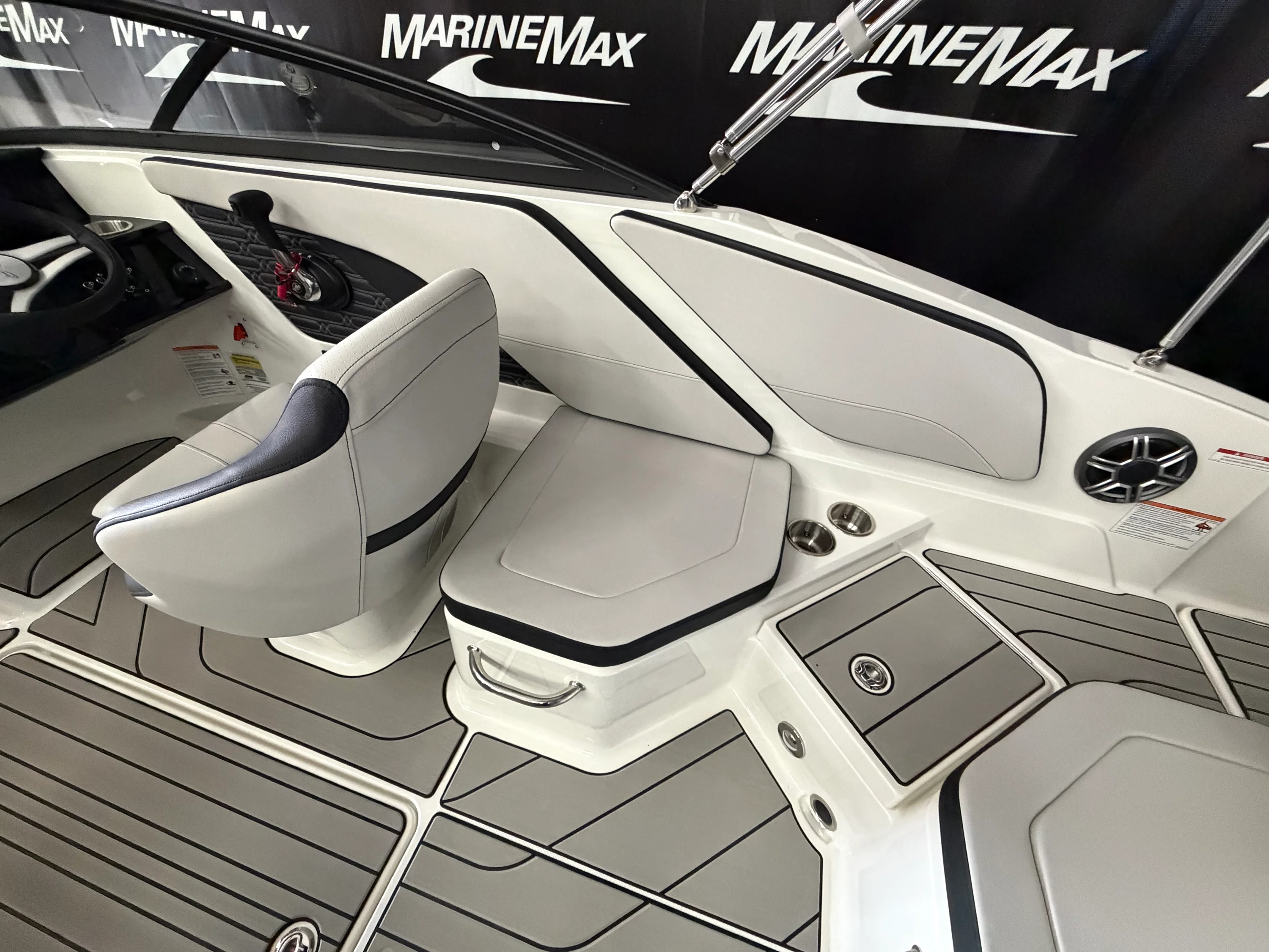 2026 Sea Ray SPX 210 Image Thumbnail #18