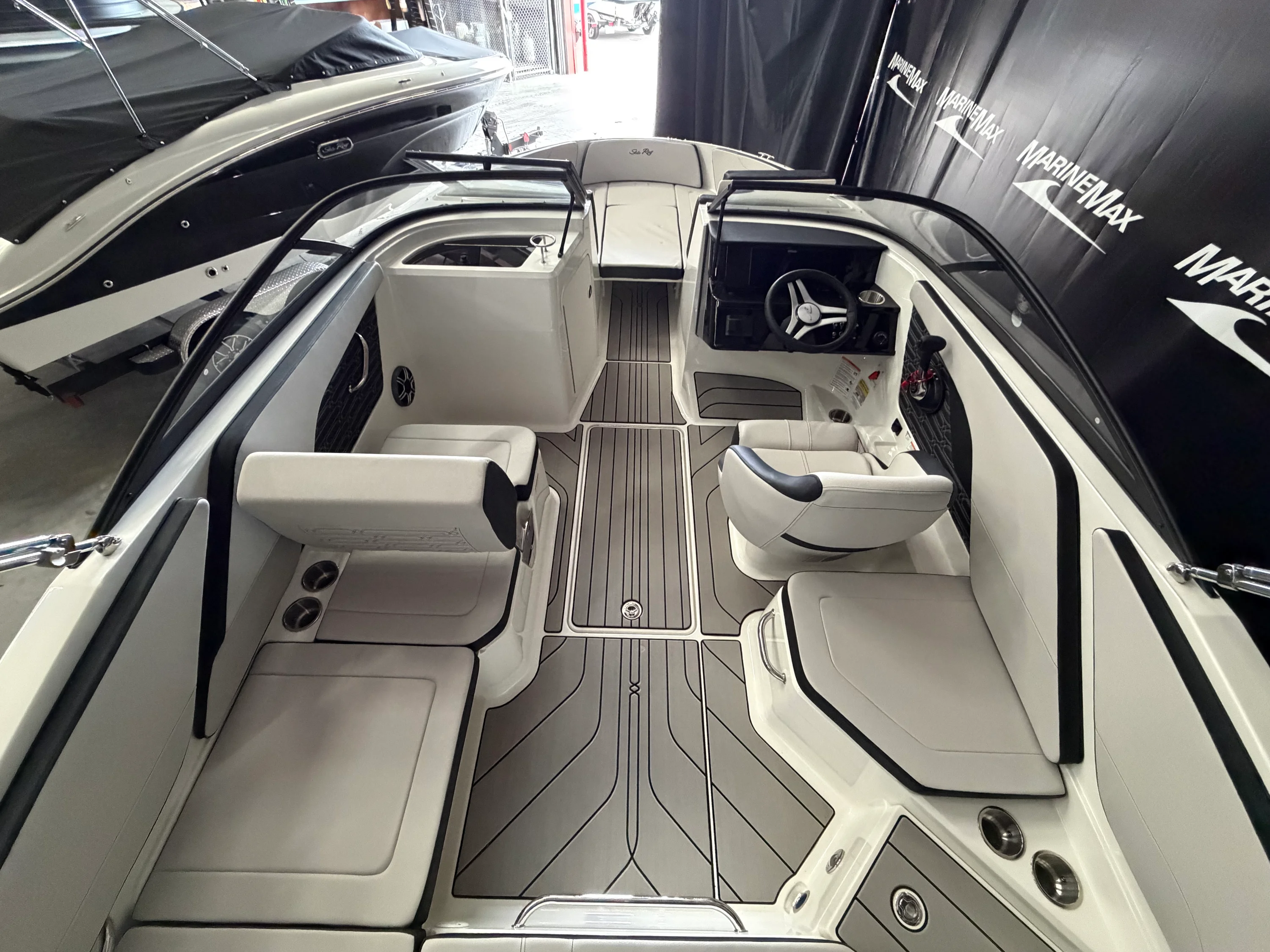 2026 Sea Ray SPX 210 Image Thumbnail #13