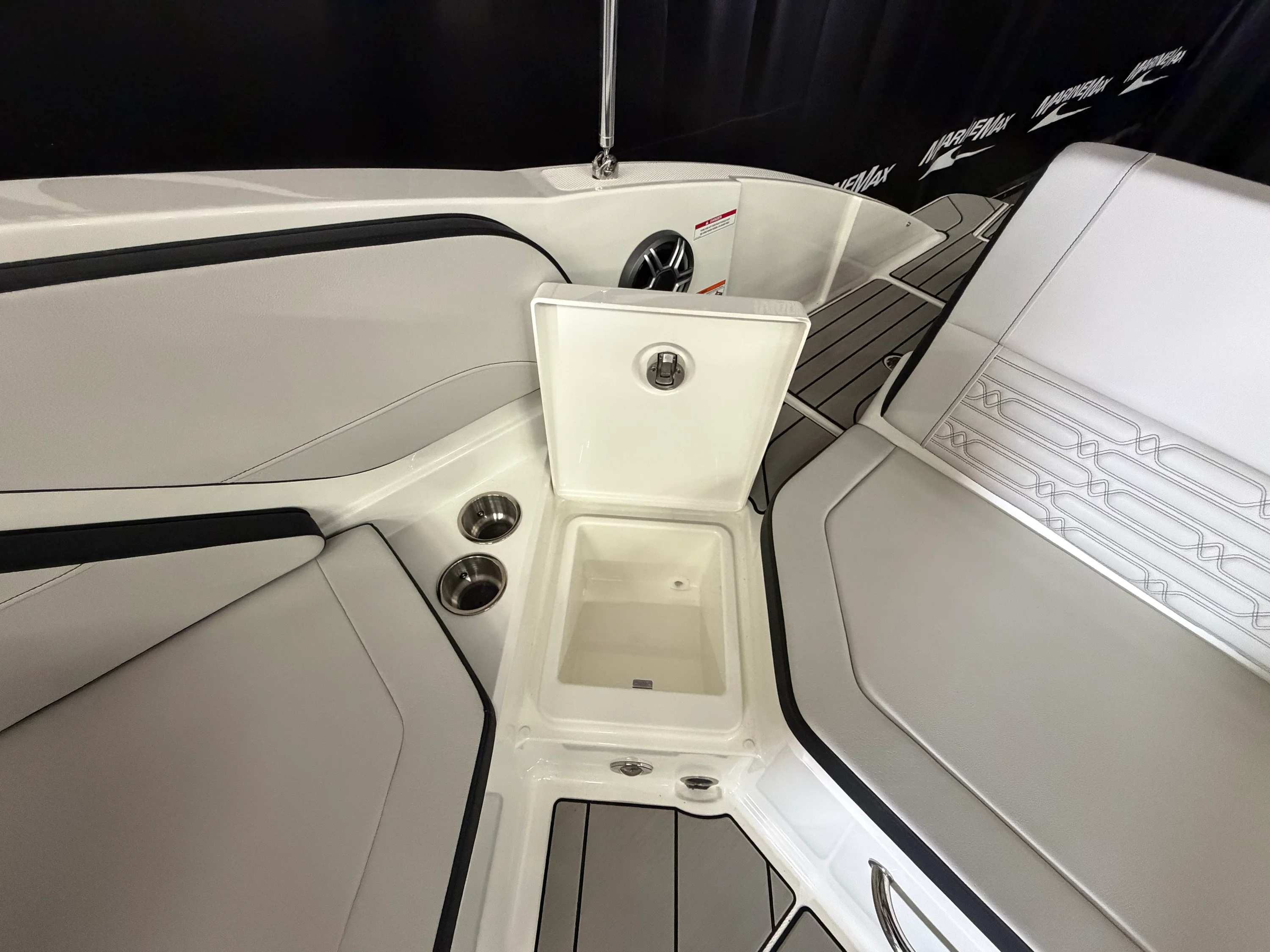 2026 Sea Ray SPX 210 Image Thumbnail #17