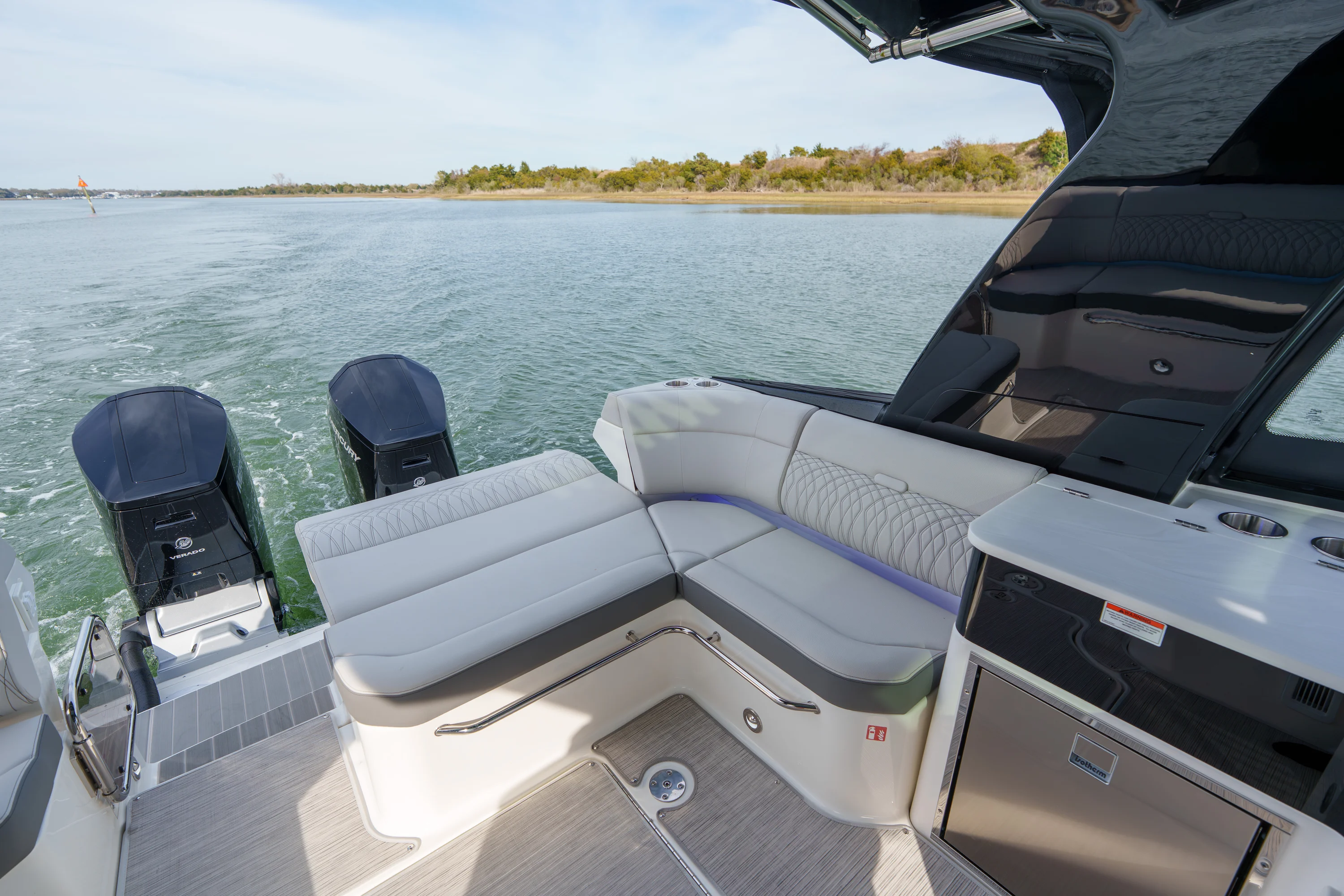 2026 Sea Ray Sundancer 370 Outboard Image Thumbnail #9