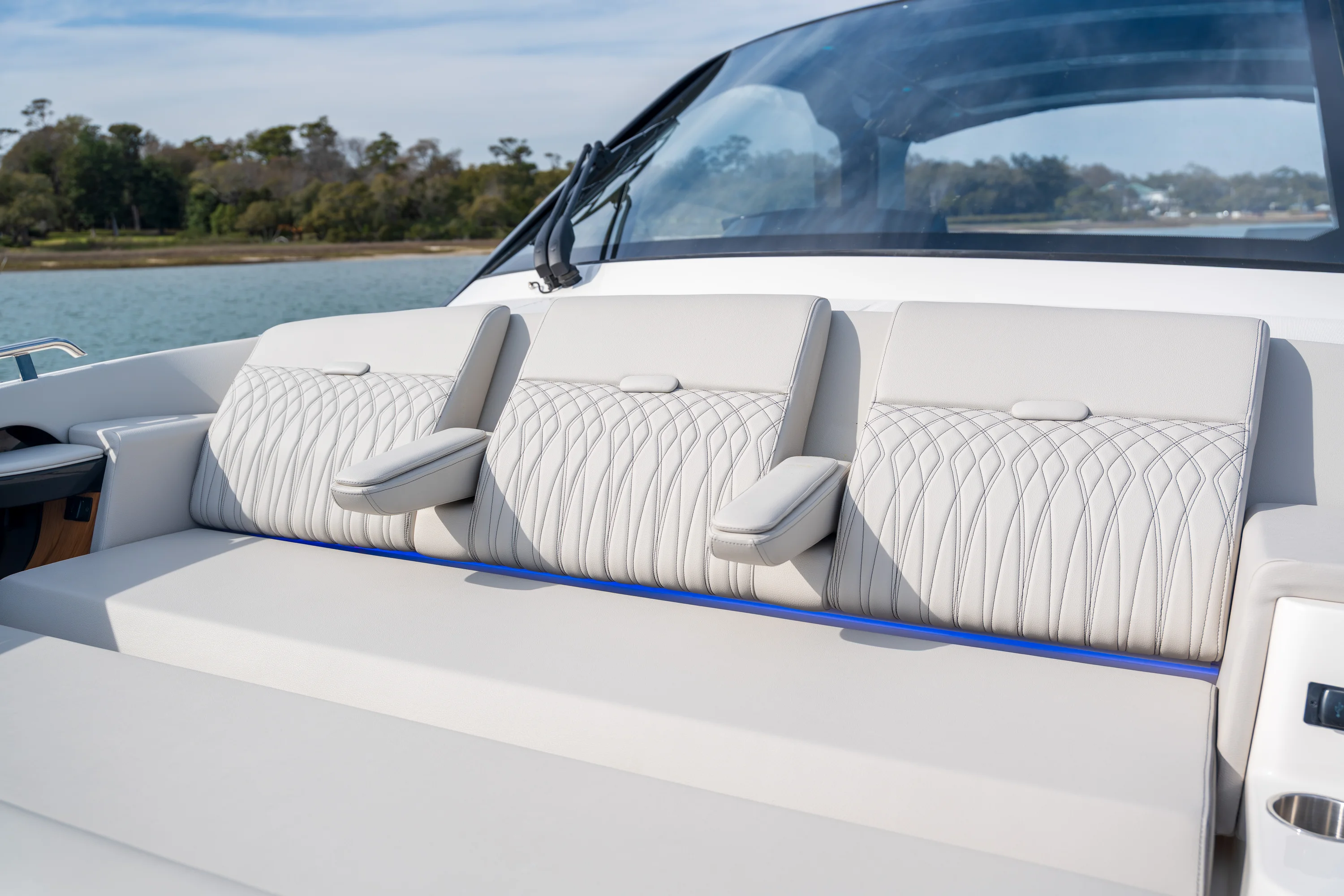 2026 Sea Ray Sundancer 370 Outboard Image Thumbnail #40