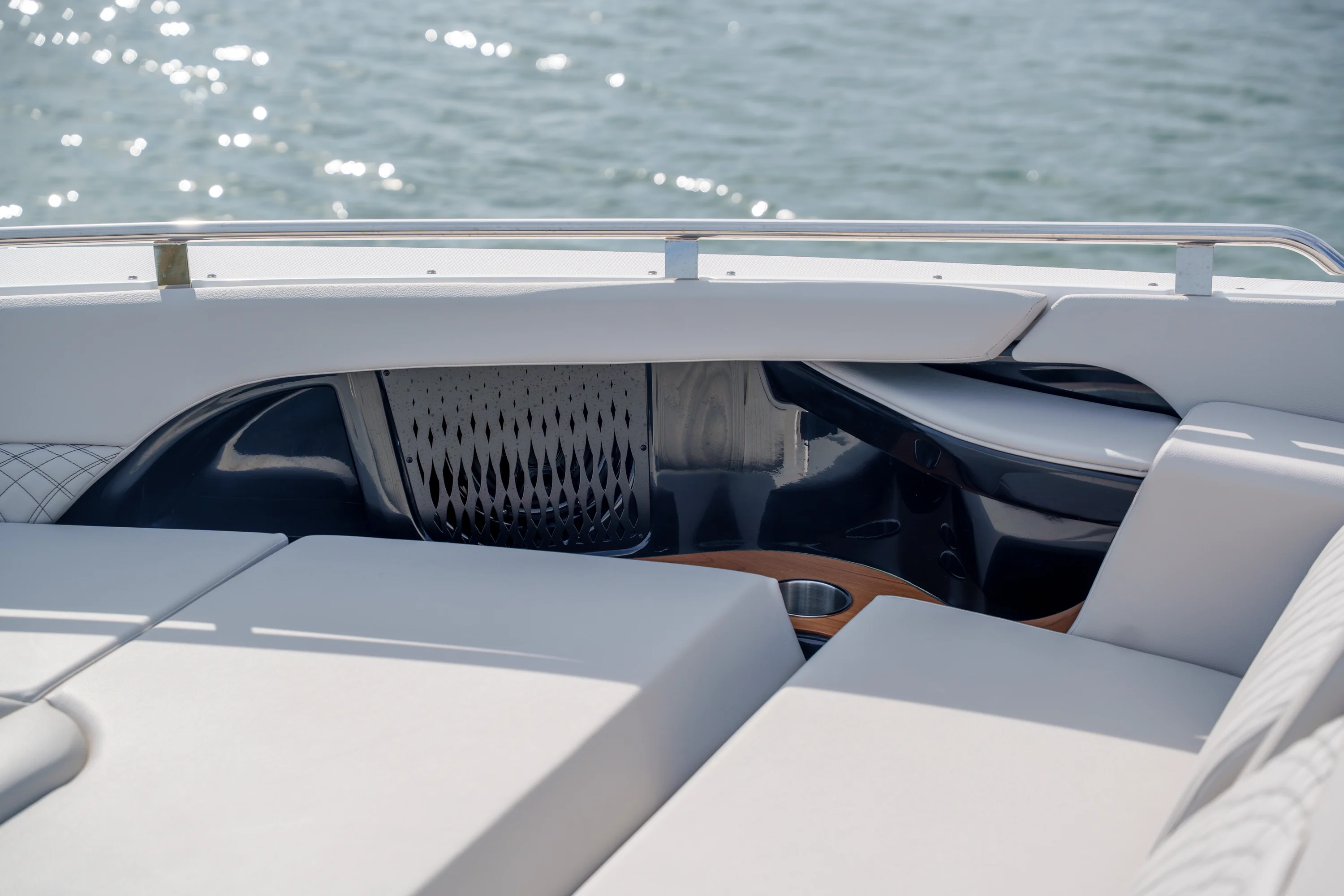 2026 Sea Ray Sundancer 370 Outboard Image Thumbnail #41