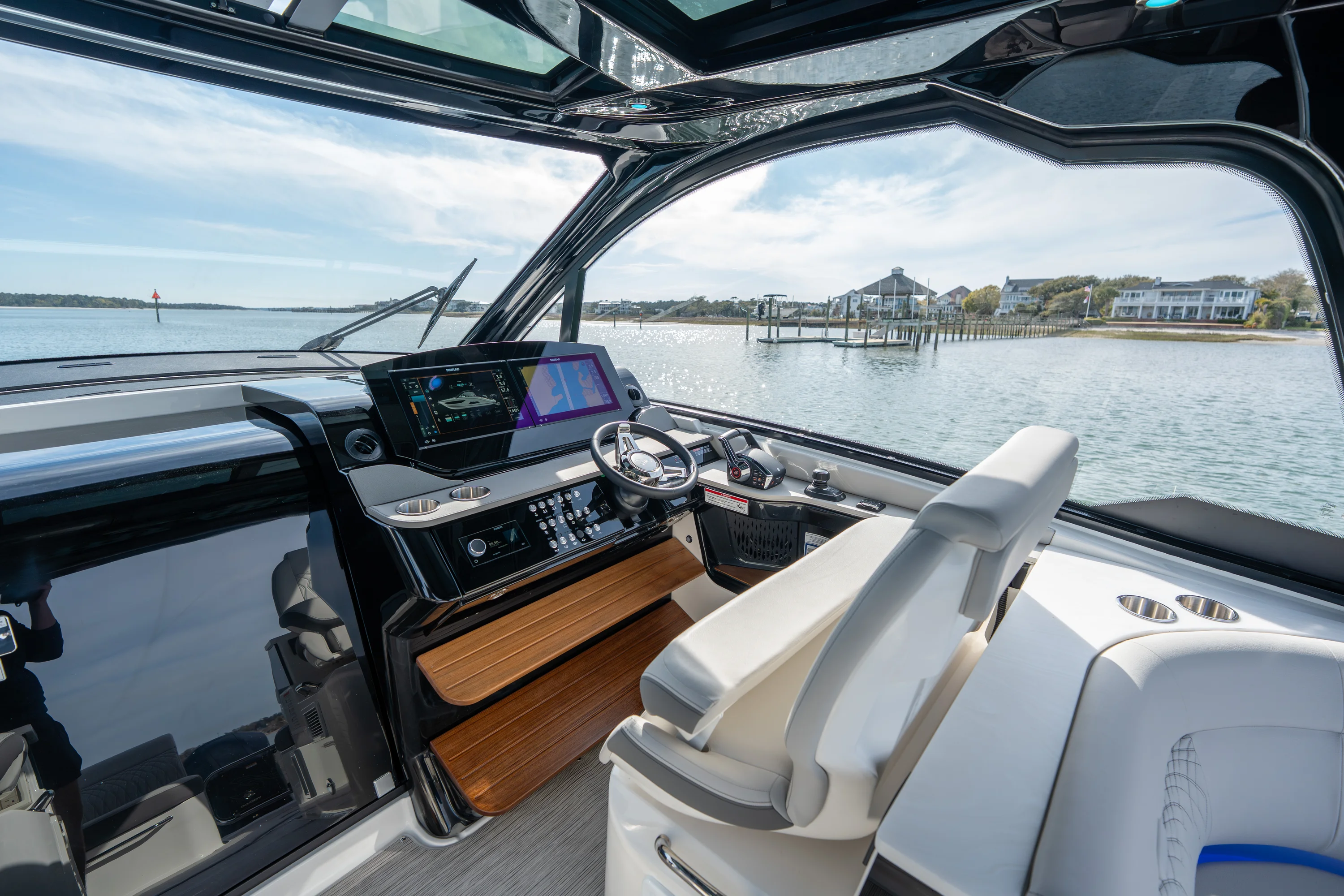 2026 Sea Ray Sundancer 370 Outboard Image Thumbnail #27