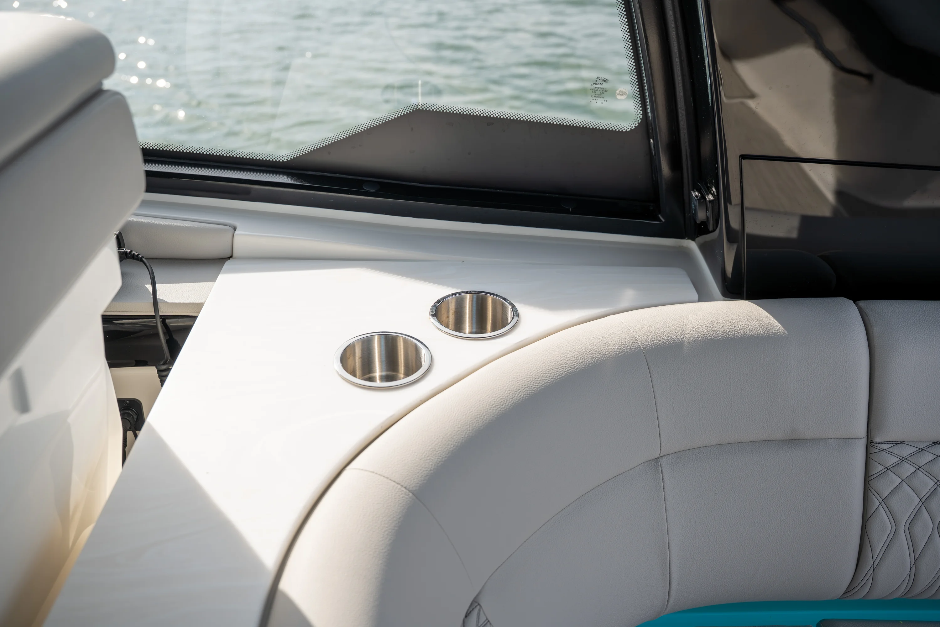 2026 Sea Ray Sundancer 370 Outboard Image Thumbnail #38