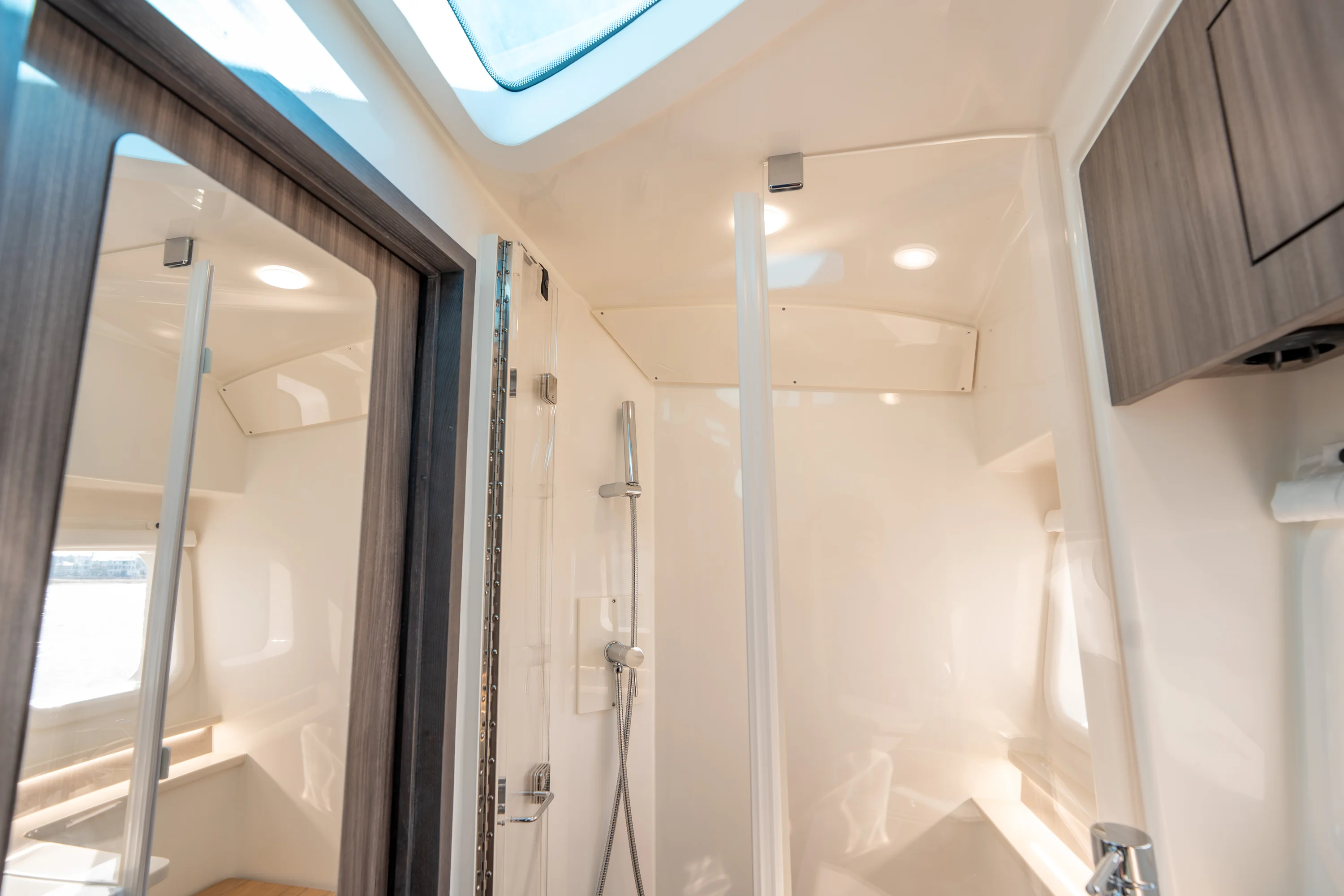 2026 Sea Ray Sundancer 370 Outboard Image Thumbnail #36