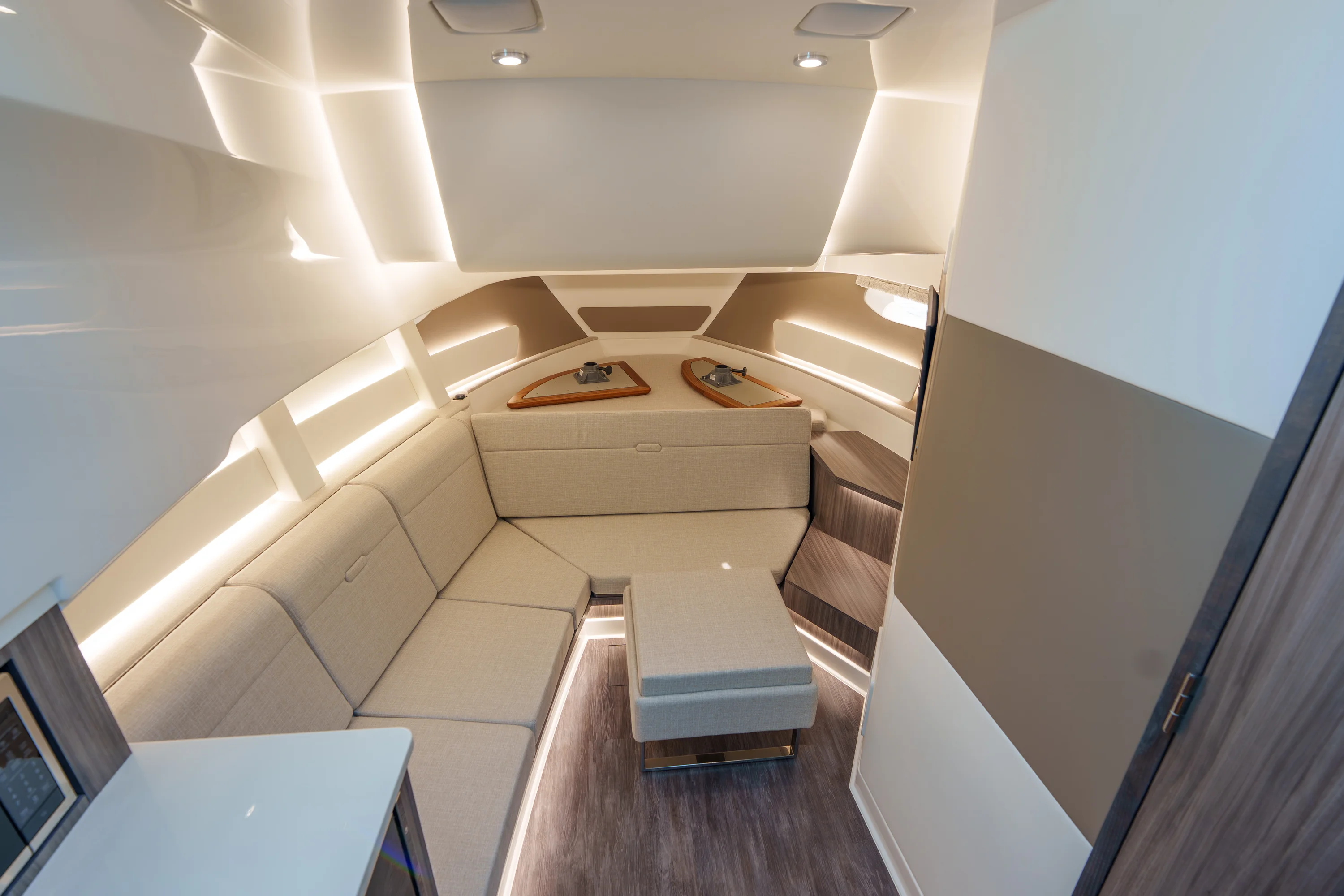 2026 Sea Ray Sundancer 370 Outboard Image Thumbnail #34