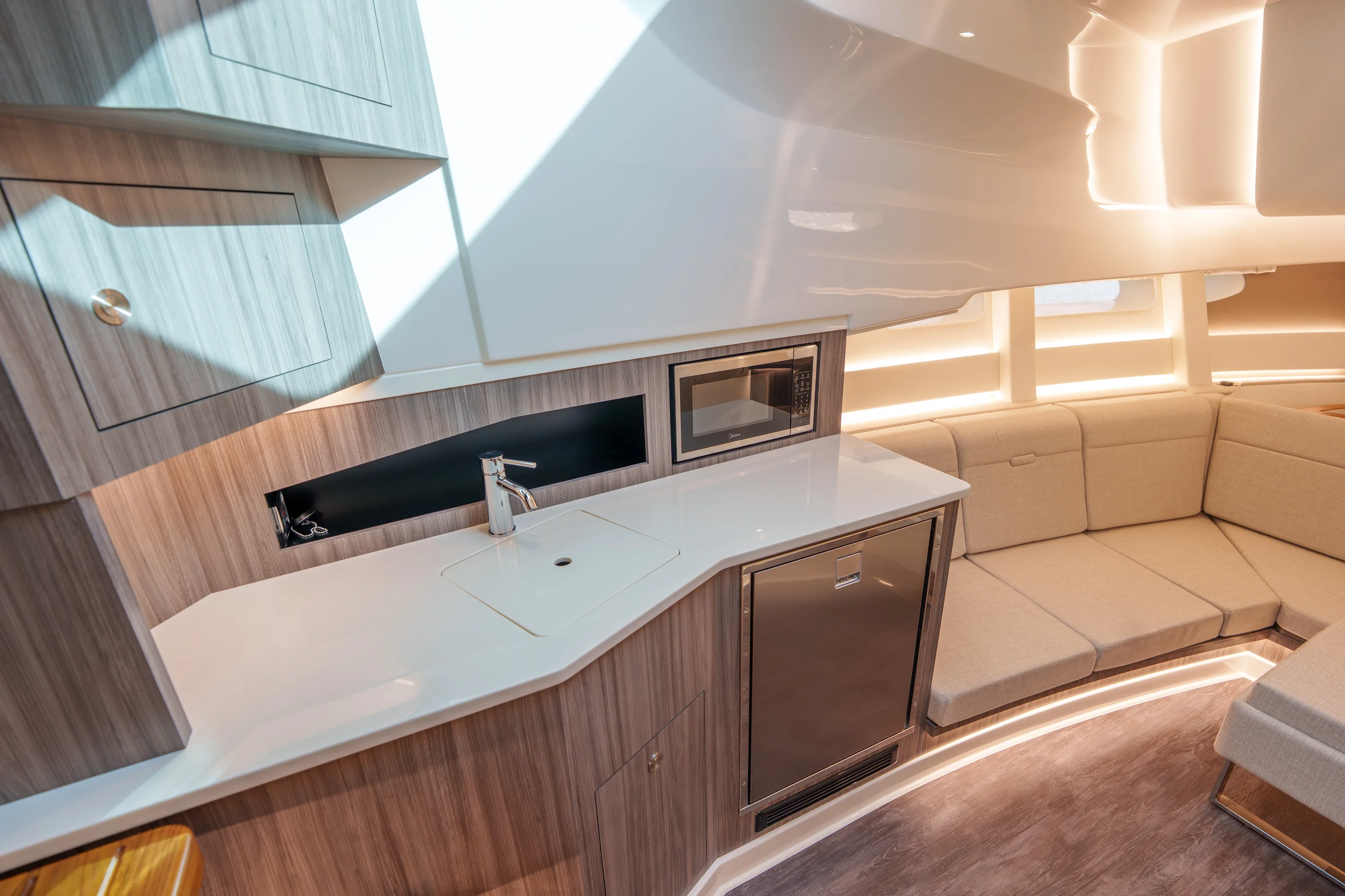 2026 Sea Ray Sundancer 370 Outboard Image Thumbnail #37