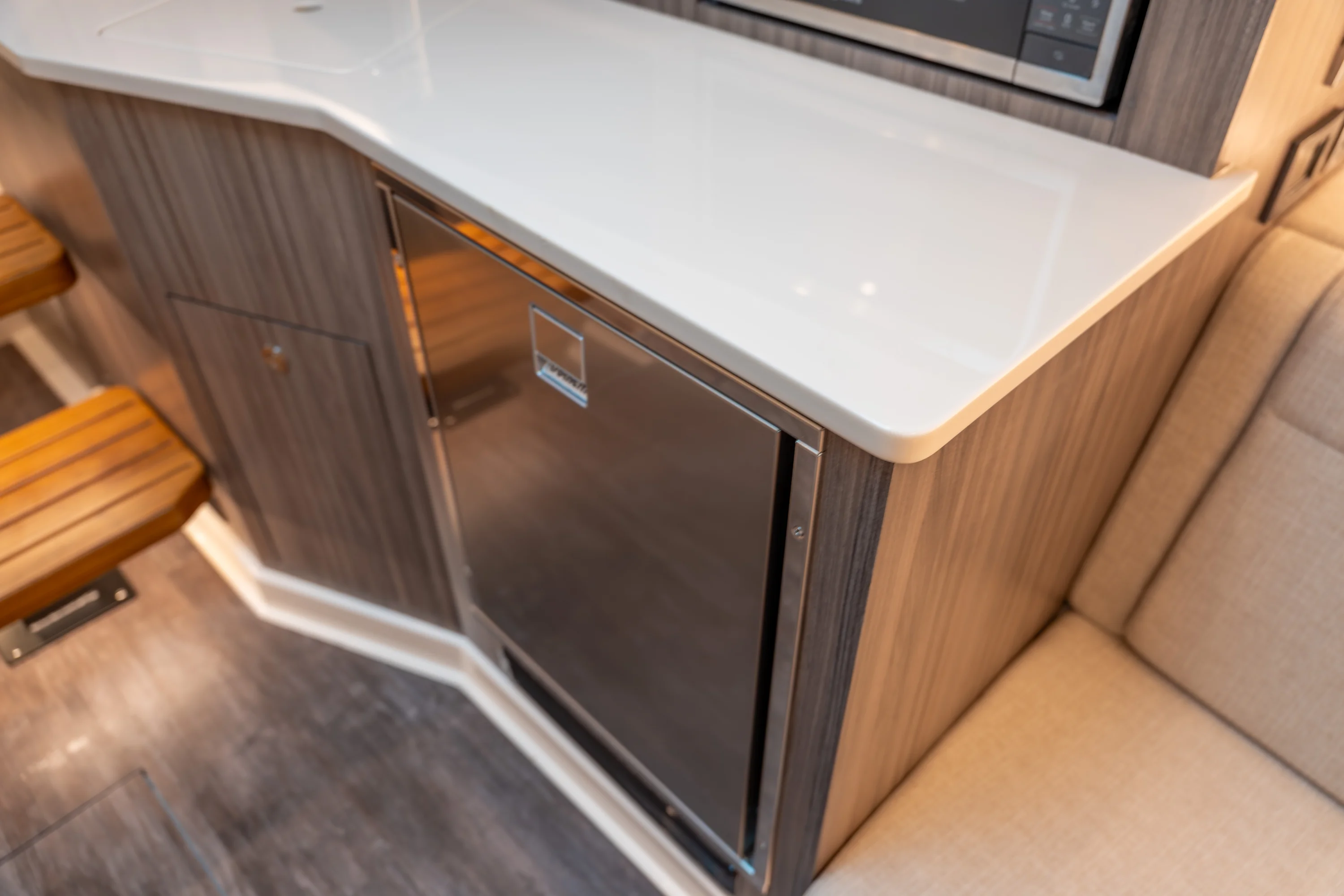 2026 Sea Ray Sundancer 370 Outboard Image Thumbnail #32