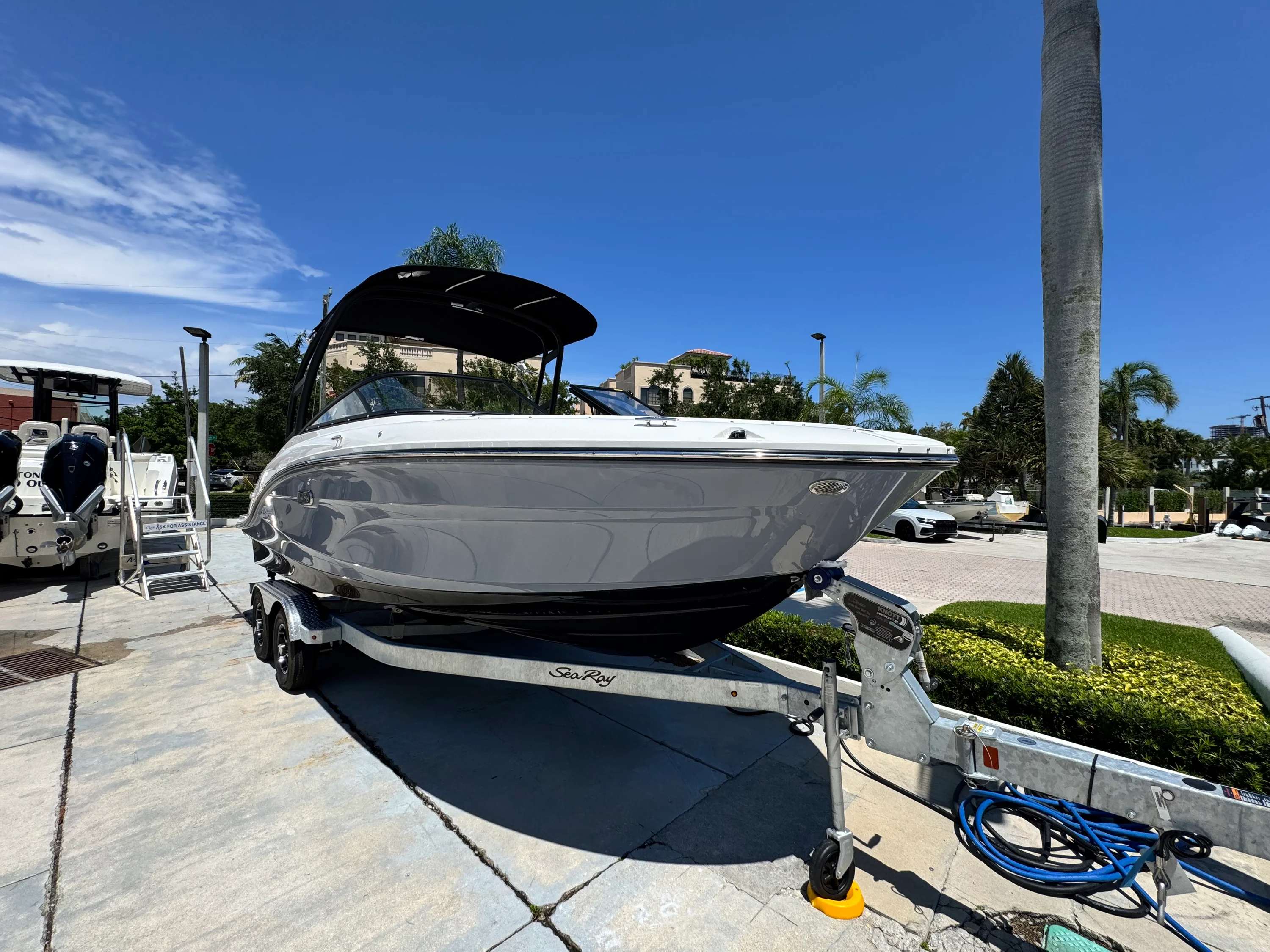 2026 Sea Ray SPX 210 Outboard Image Thumbnail #1