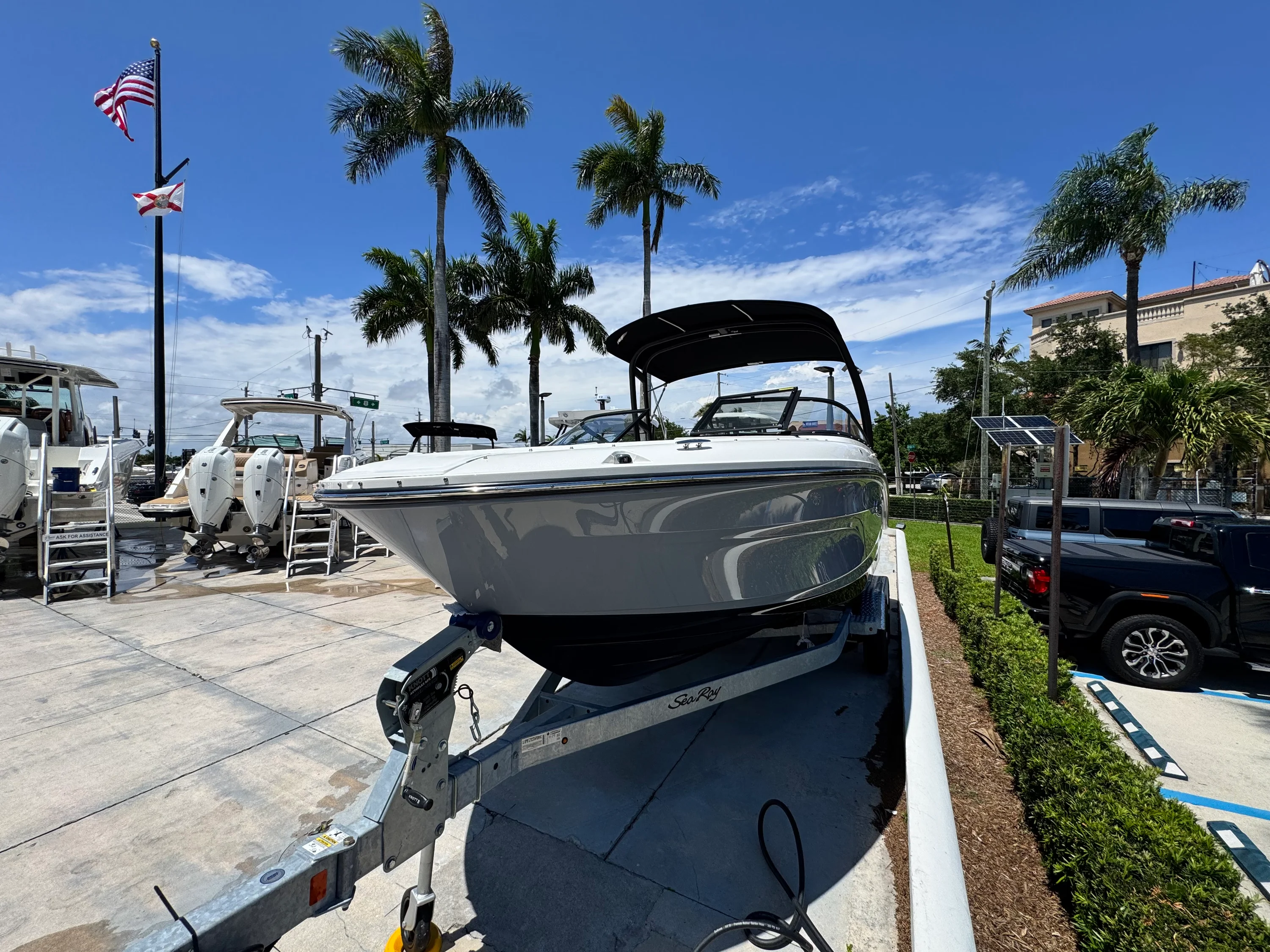 2026 Sea Ray SPX 210 Outboard Image Thumbnail #3