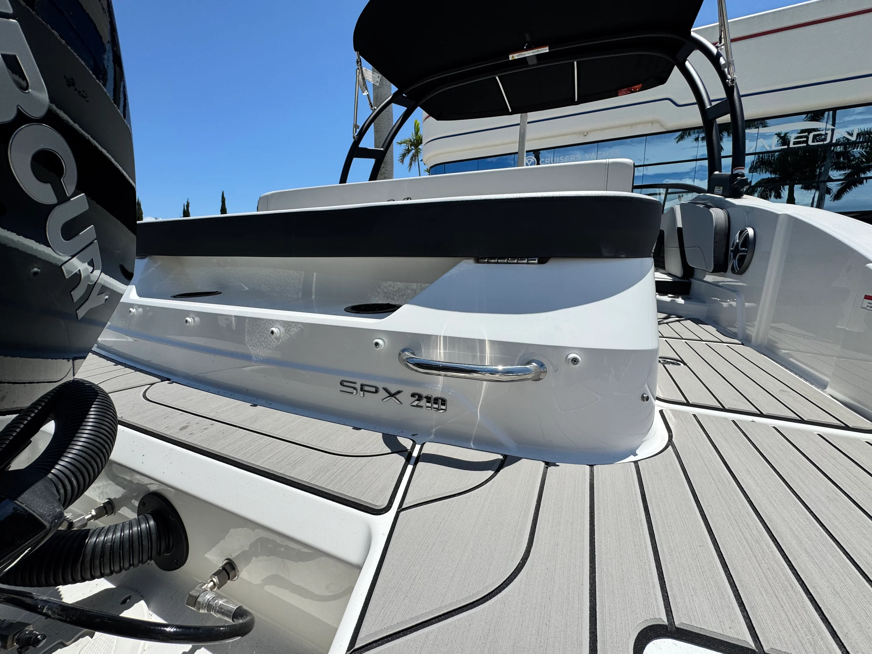 2026 Sea Ray SPX 210 Outboard Image Thumbnail #8
