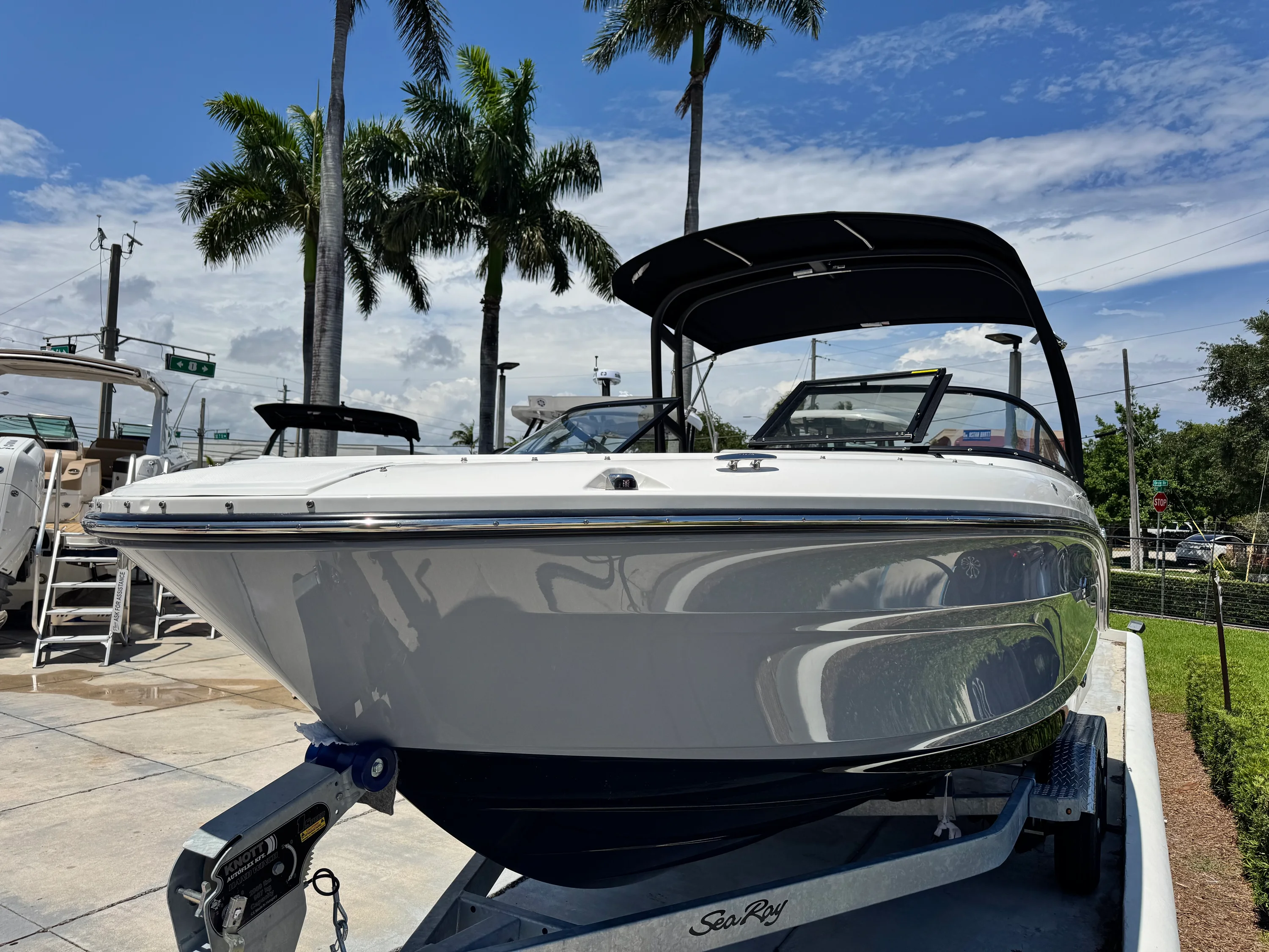 2026 Sea Ray SPX 210 Outboard Image Thumbnail #4