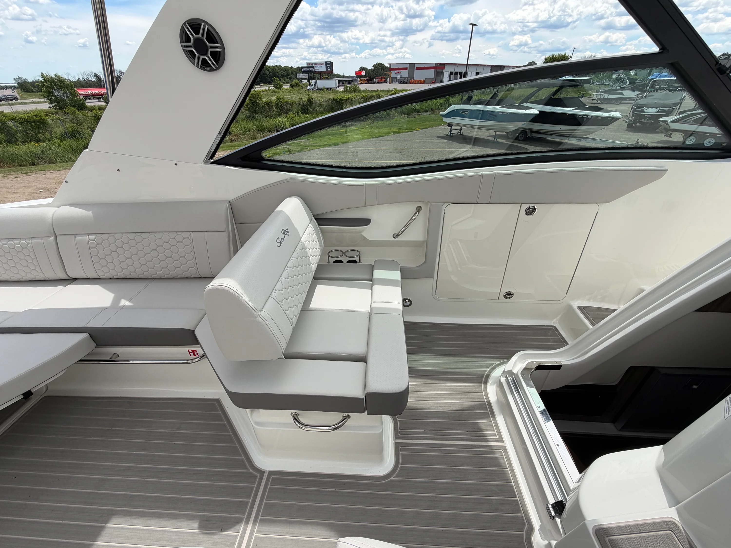 2026 Sea Ray Sundancer 320 Image Thumbnail #23