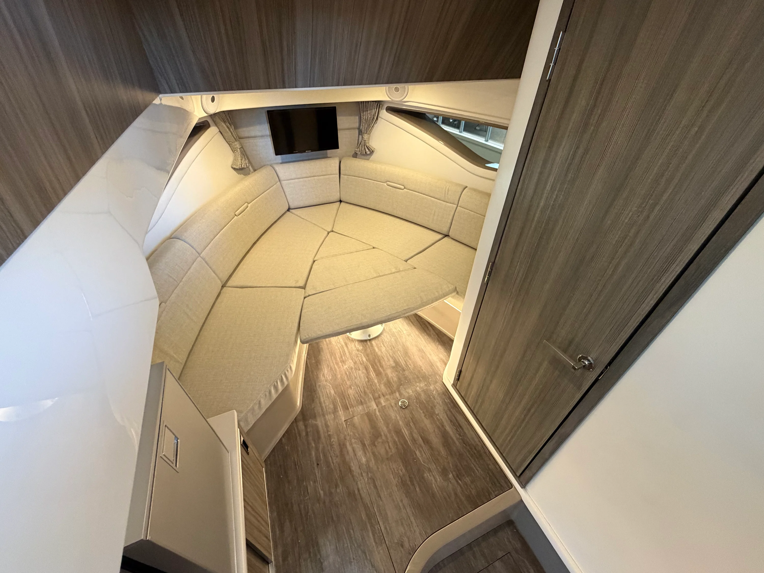 2026 Sea Ray Sundancer 320 Image Thumbnail #44
