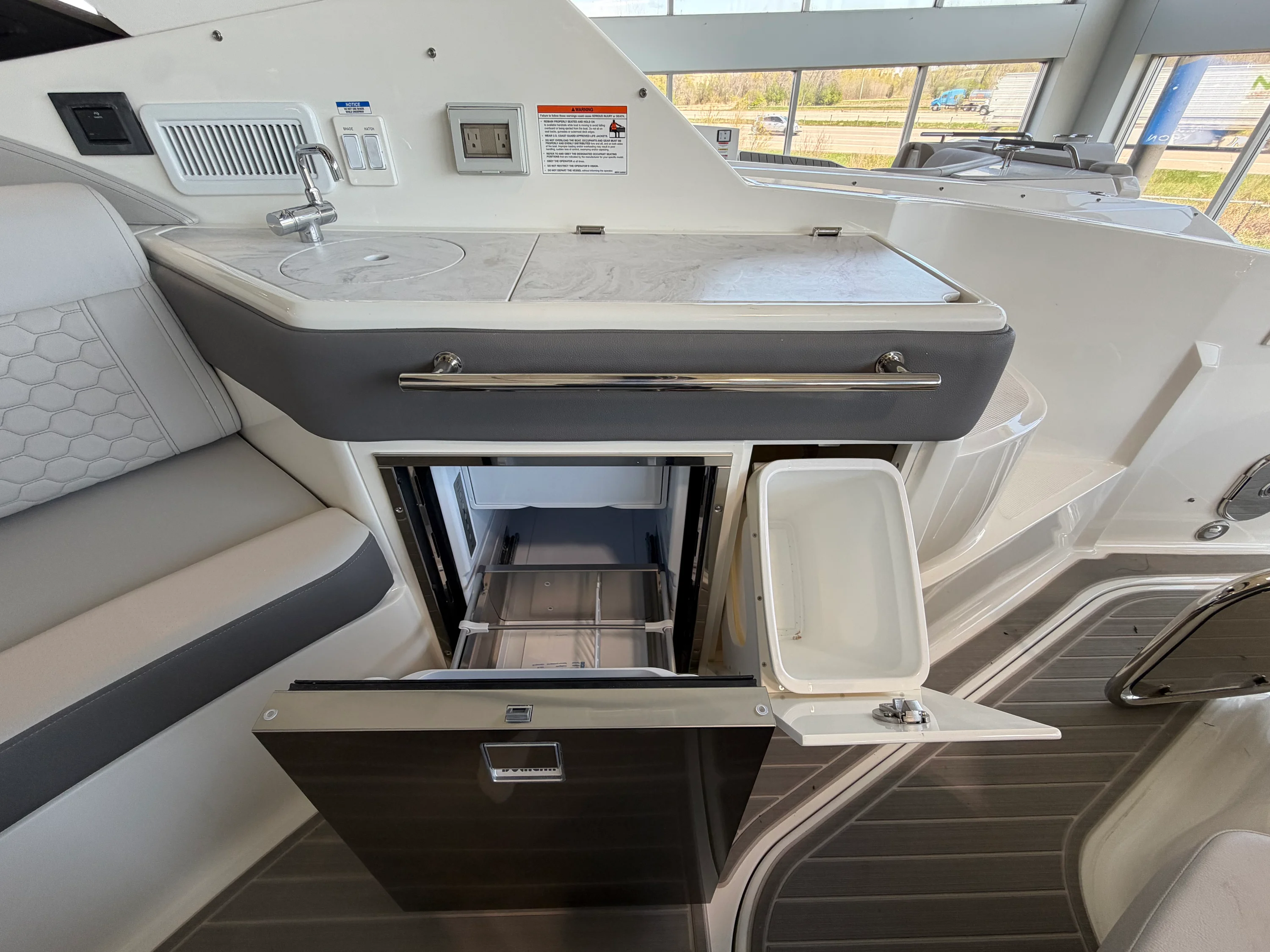 2026 Sea Ray Sundancer 320 Image Thumbnail #16
