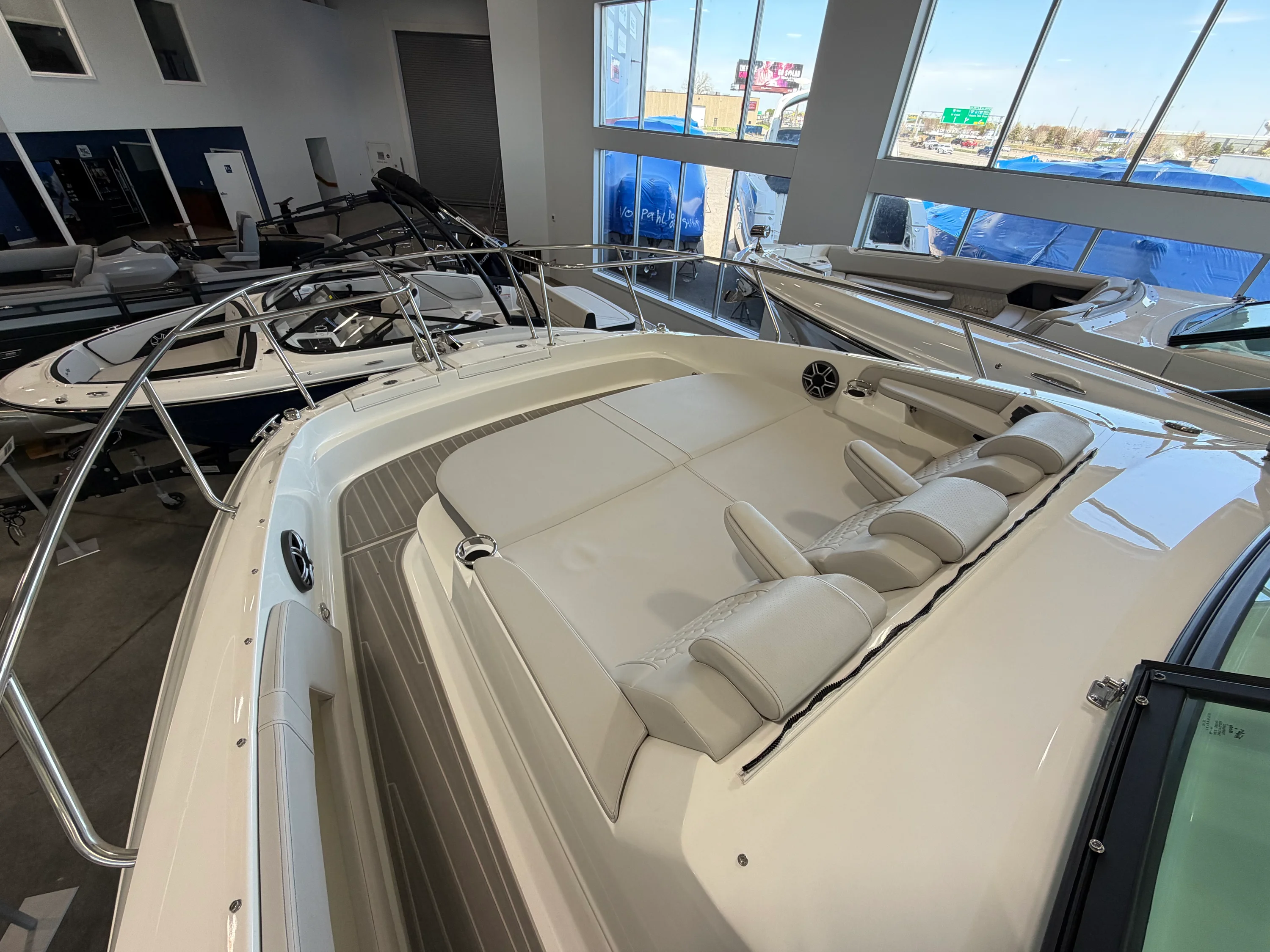 2026 Sea Ray Sundancer 320 Image Thumbnail #31