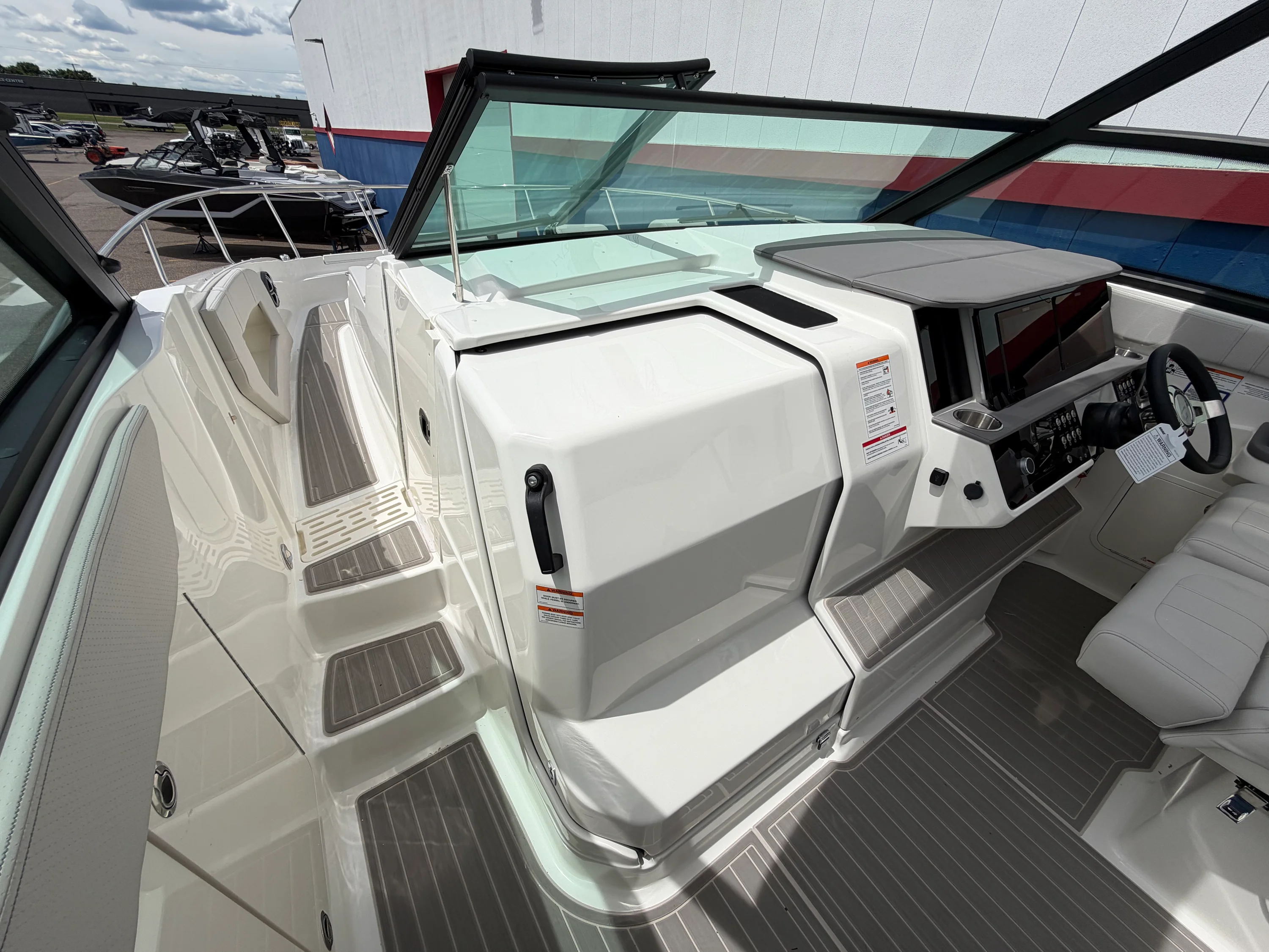 2026 Sea Ray Sundancer 320 Image Thumbnail #50