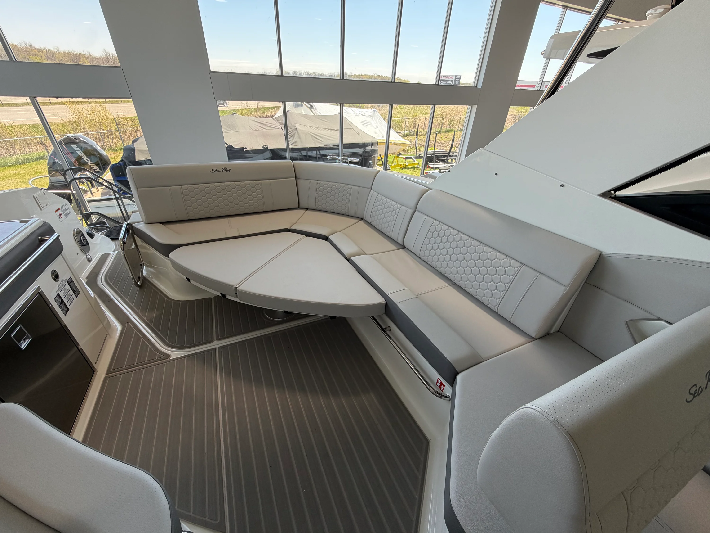 2026 Sea Ray Sundancer 320 Image Thumbnail #35