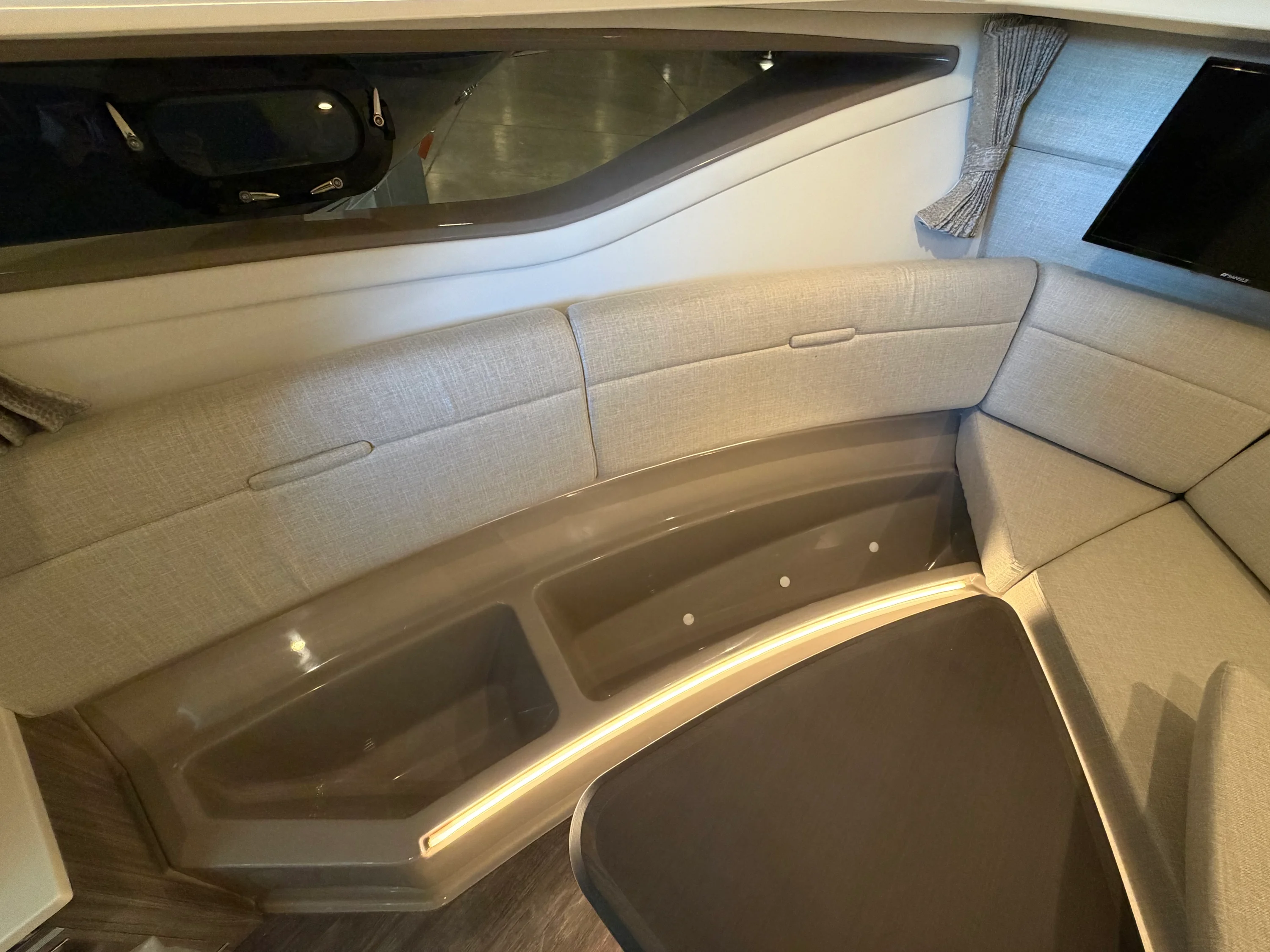 2026 Sea Ray Sundancer 320 Image Thumbnail #70