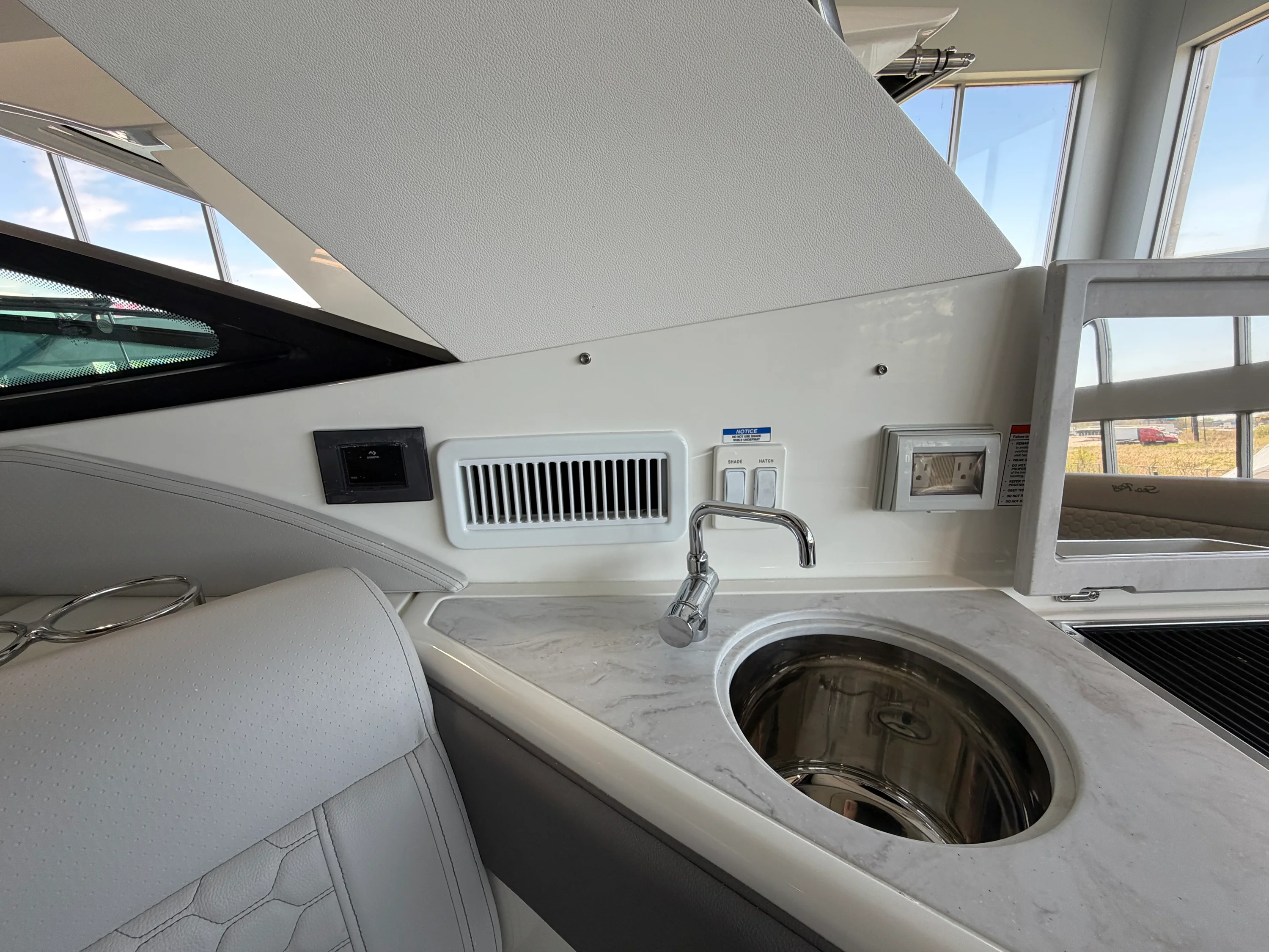 2026 Sea Ray Sundancer 320 Image Thumbnail #13