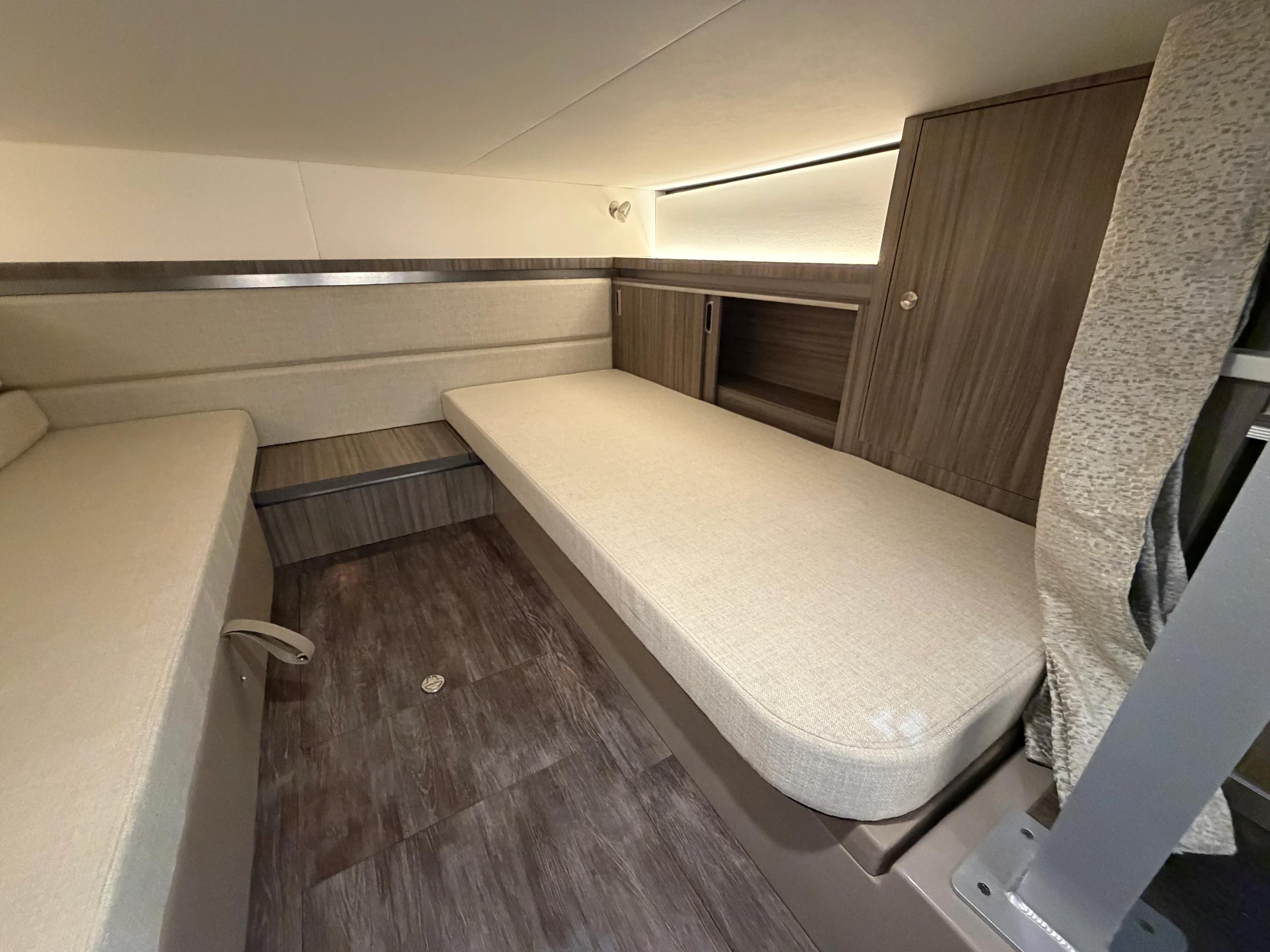 2026 Sea Ray Sundancer 320 Image Thumbnail #55