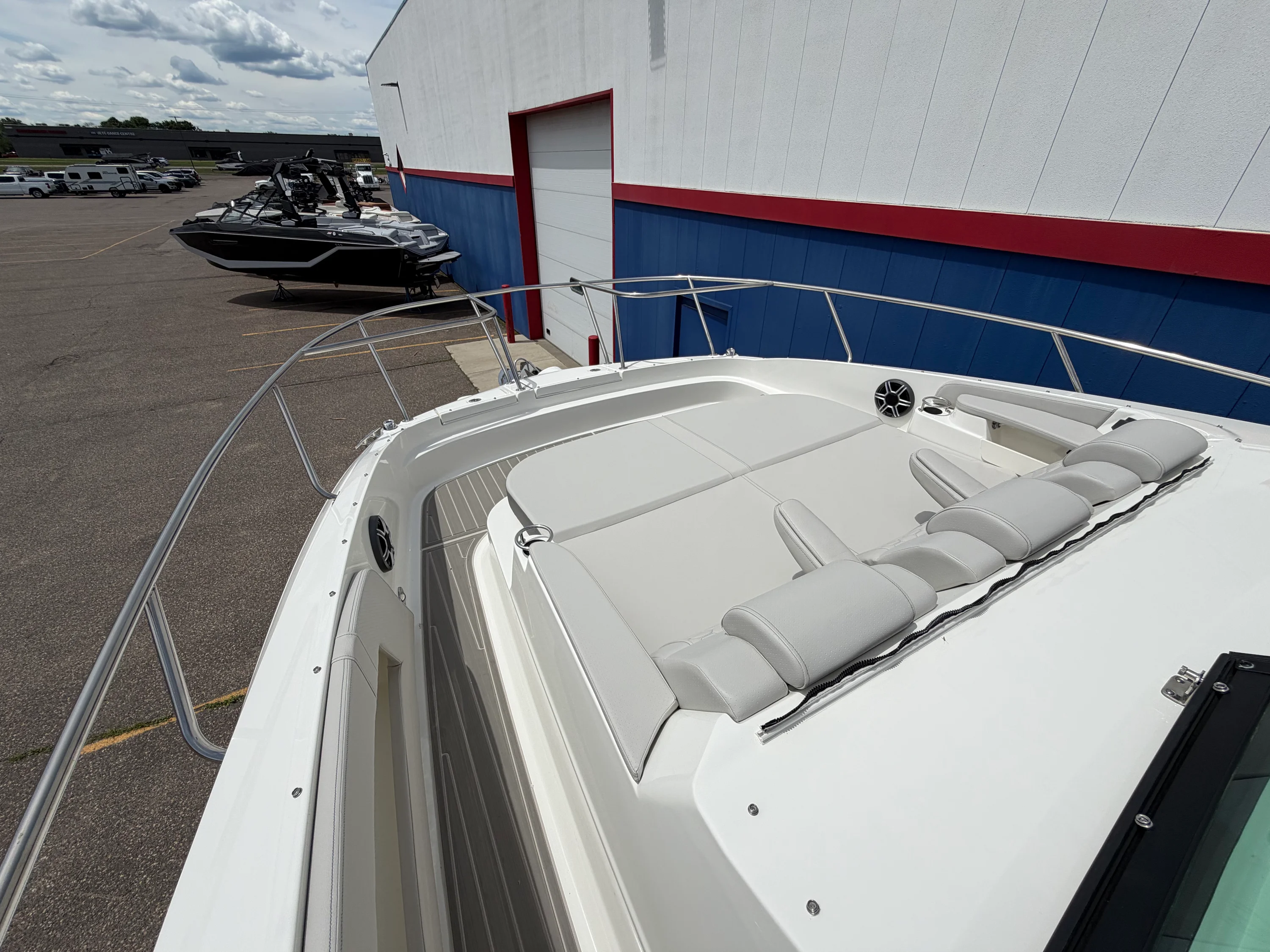 2026 Sea Ray Sundancer 320 Image Thumbnail #53
