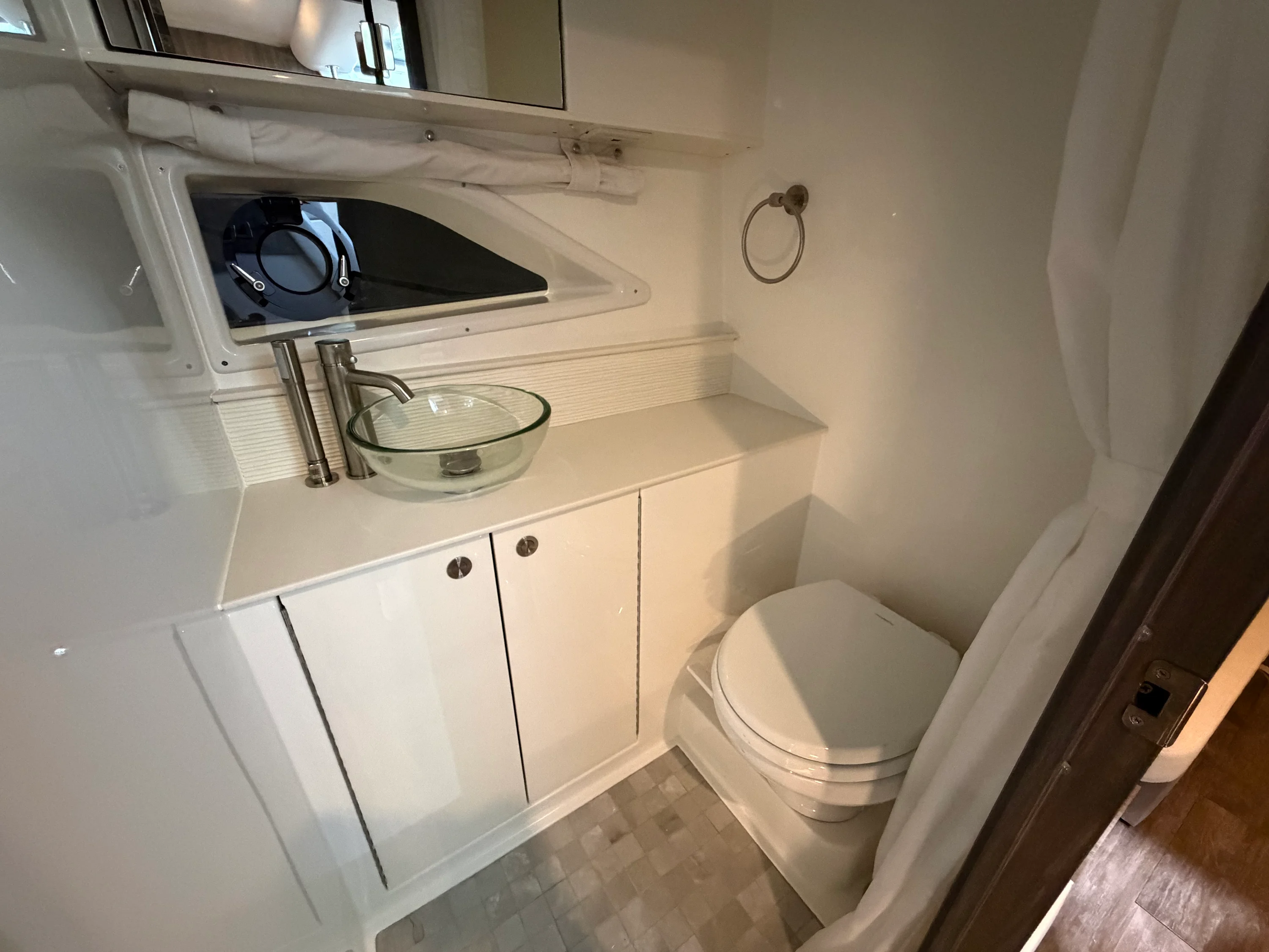 2026 Sea Ray Sundancer 320 Image Thumbnail #59