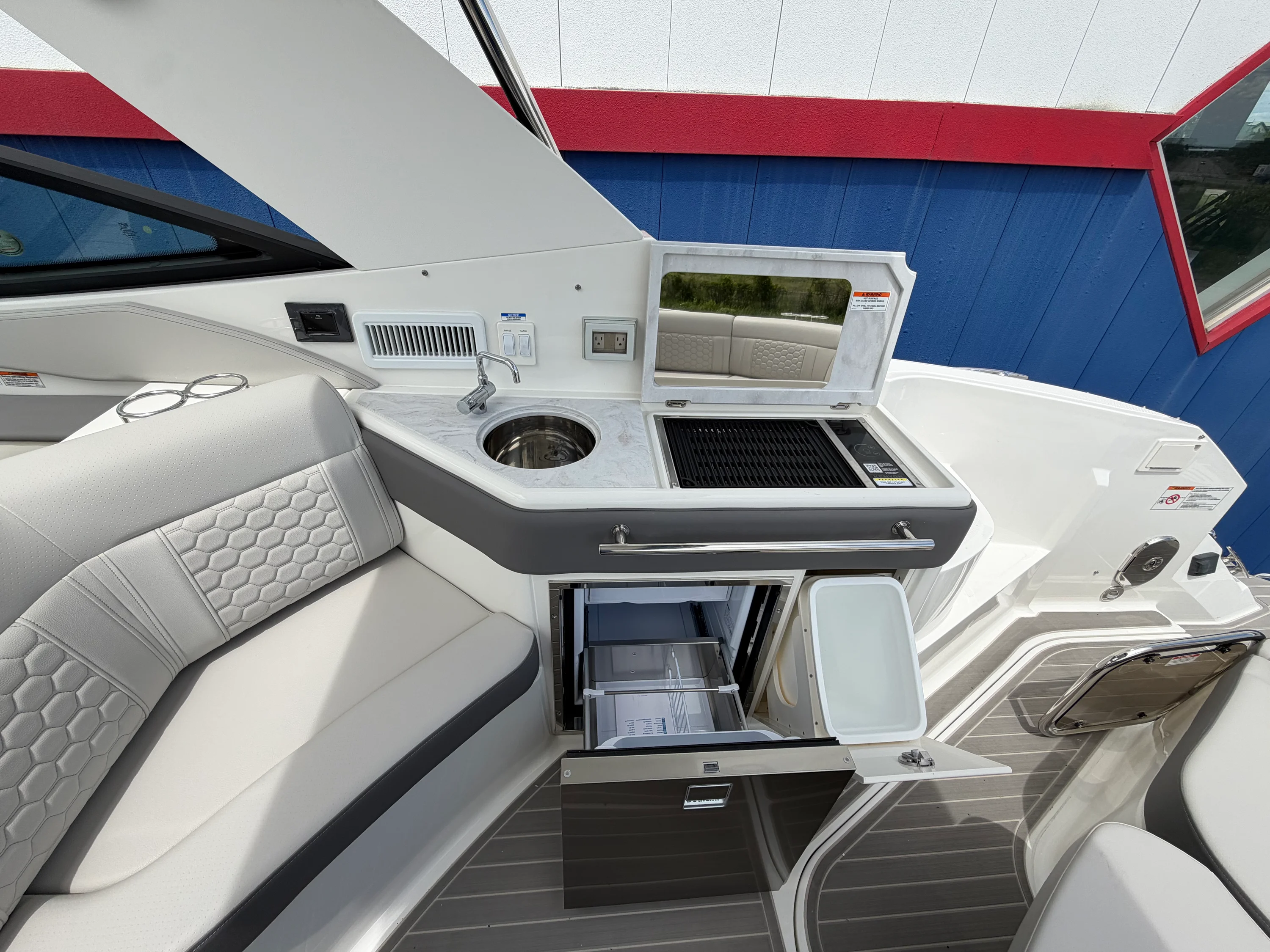 2026 Sea Ray Sundancer 320 Image Thumbnail #20
