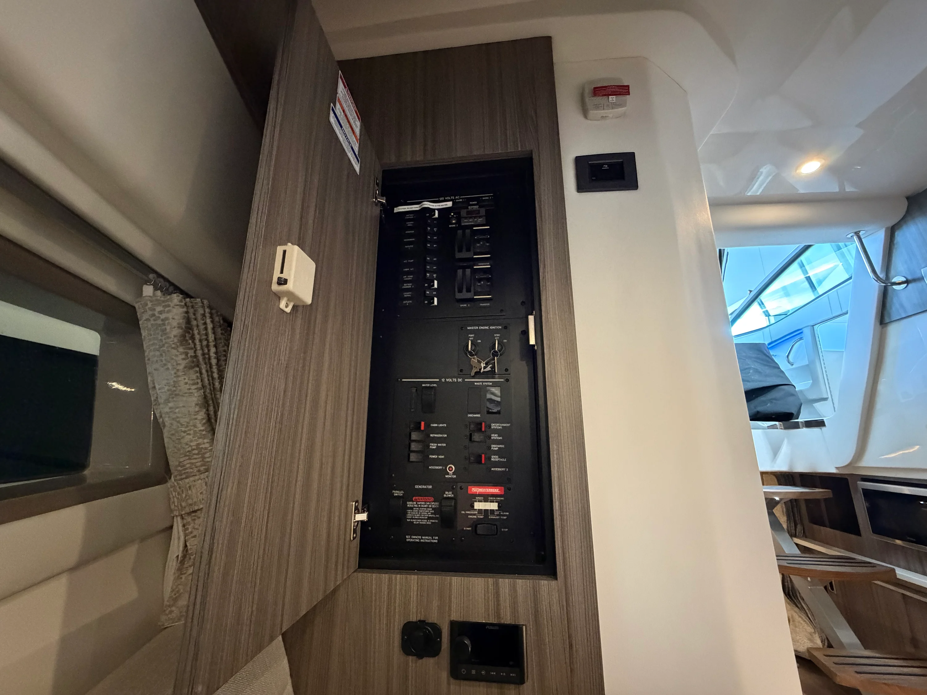 2026 Sea Ray Sundancer 320 Image Thumbnail #68