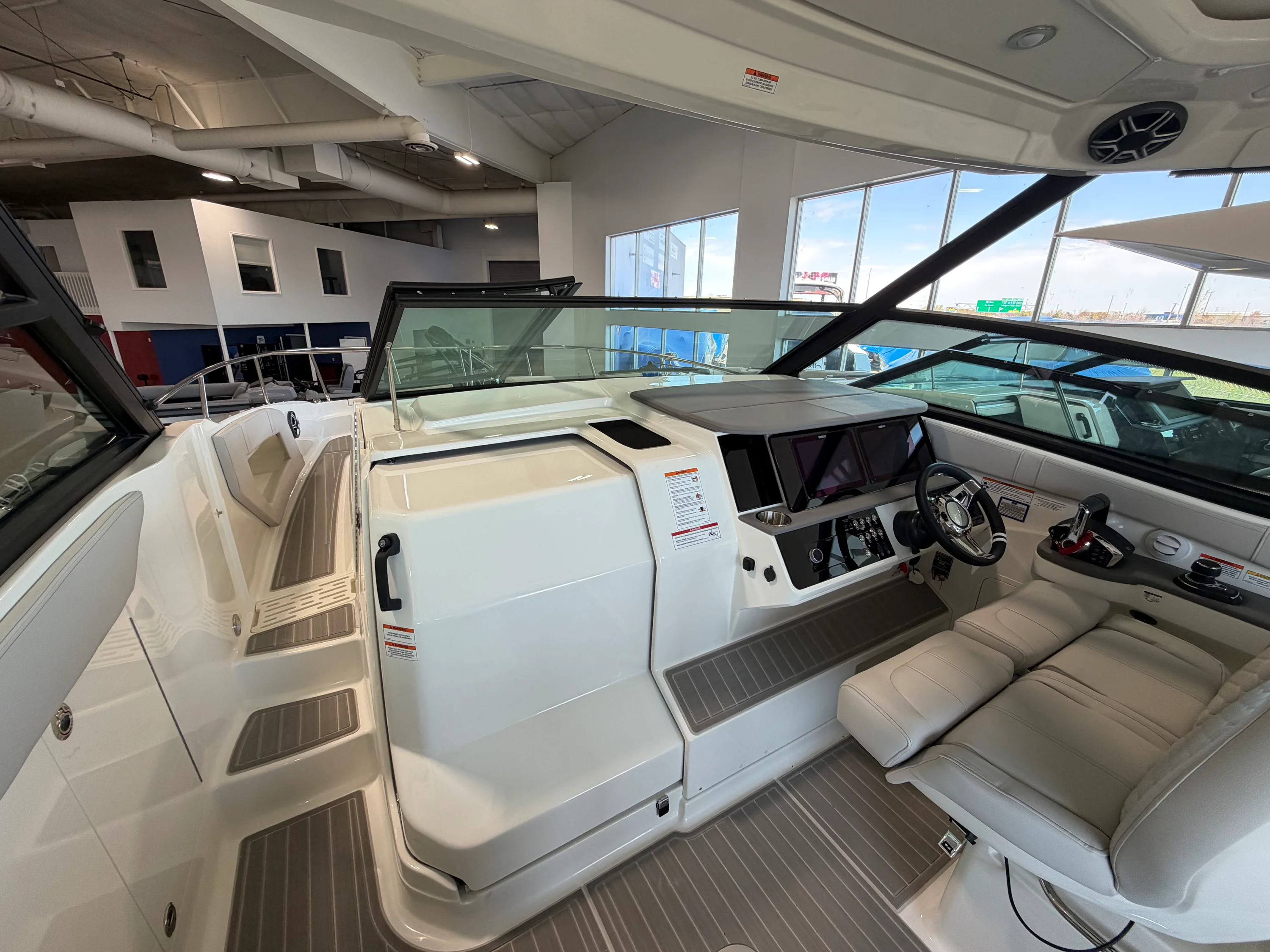 2026 Sea Ray Sundancer 320 Image Thumbnail #18