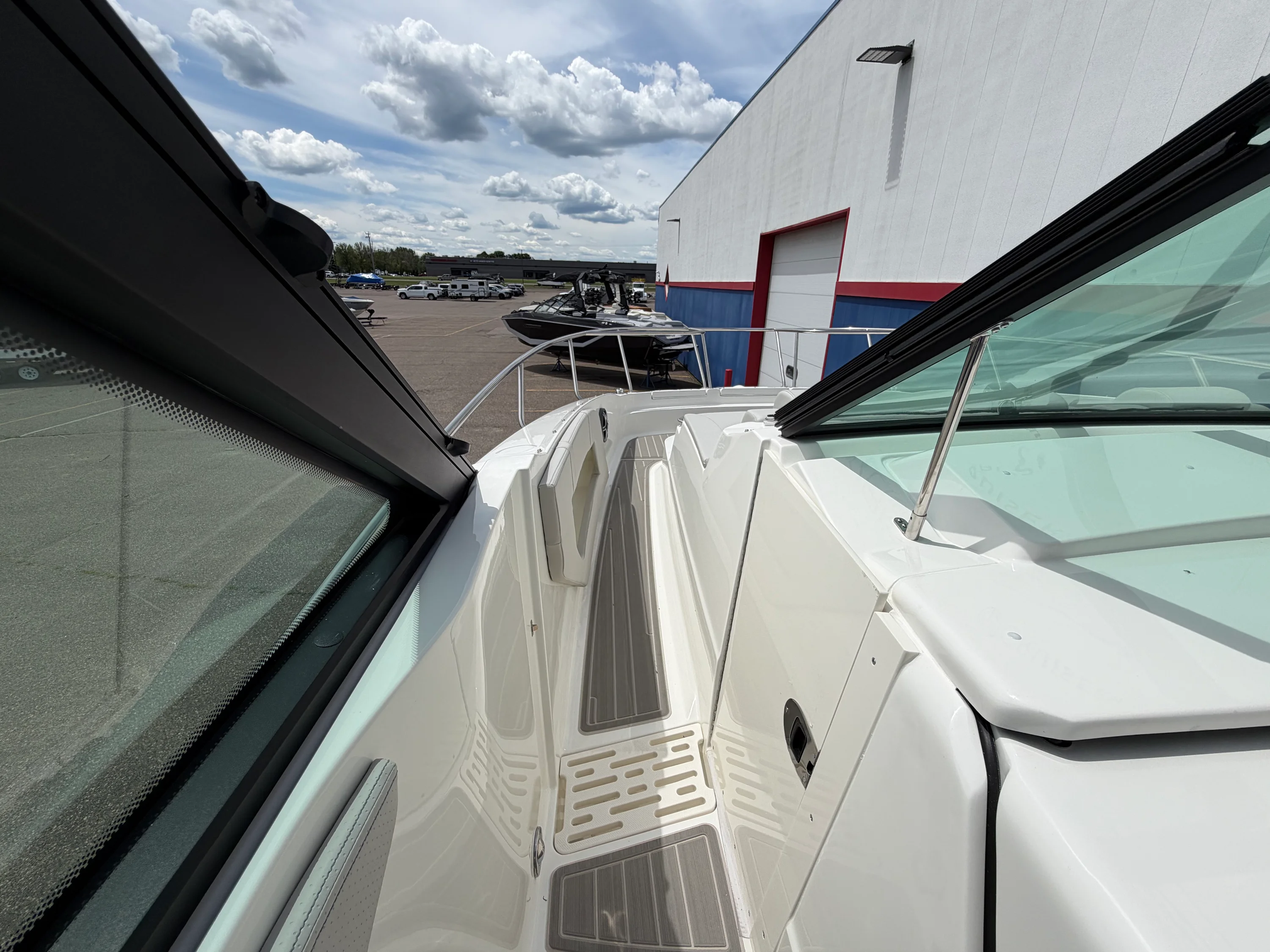 2026 Sea Ray Sundancer 320 Image Thumbnail #52