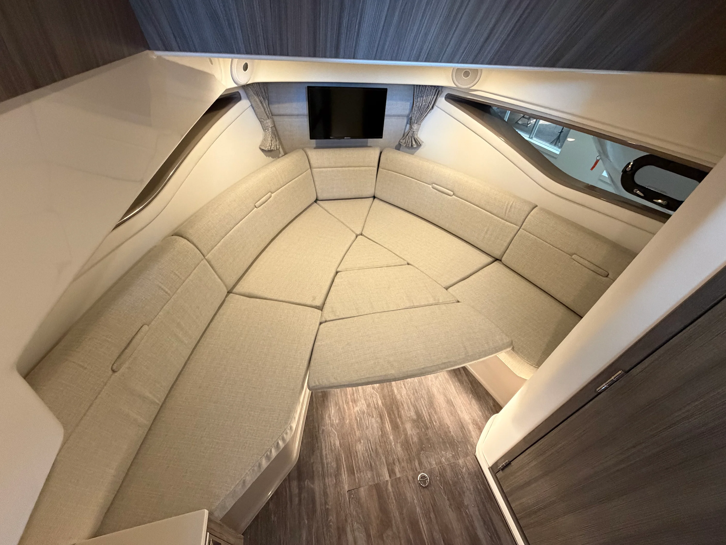 2026 Sea Ray Sundancer 320 Image Thumbnail #64