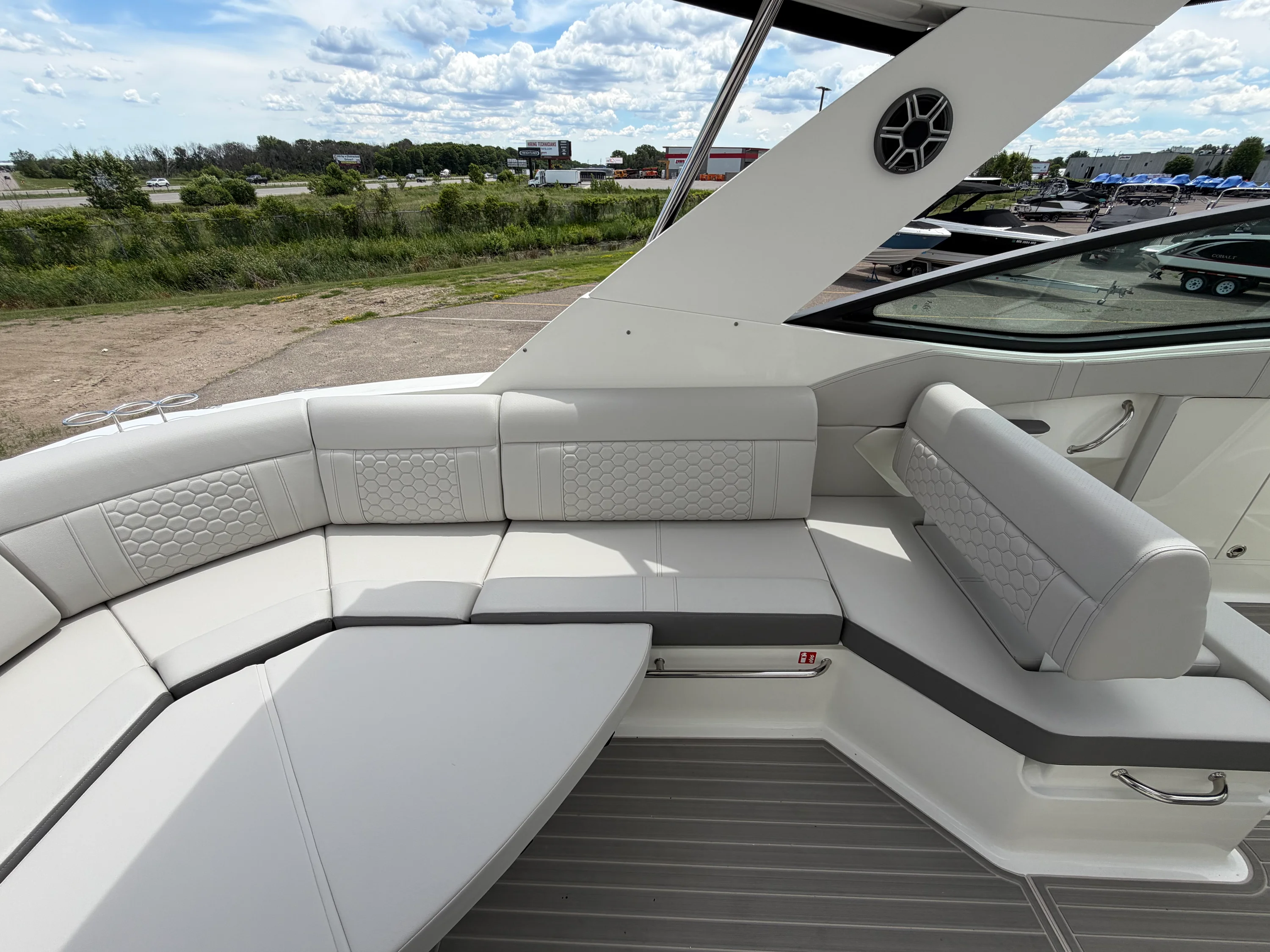 2026 Sea Ray Sundancer 320 Image Thumbnail #18
