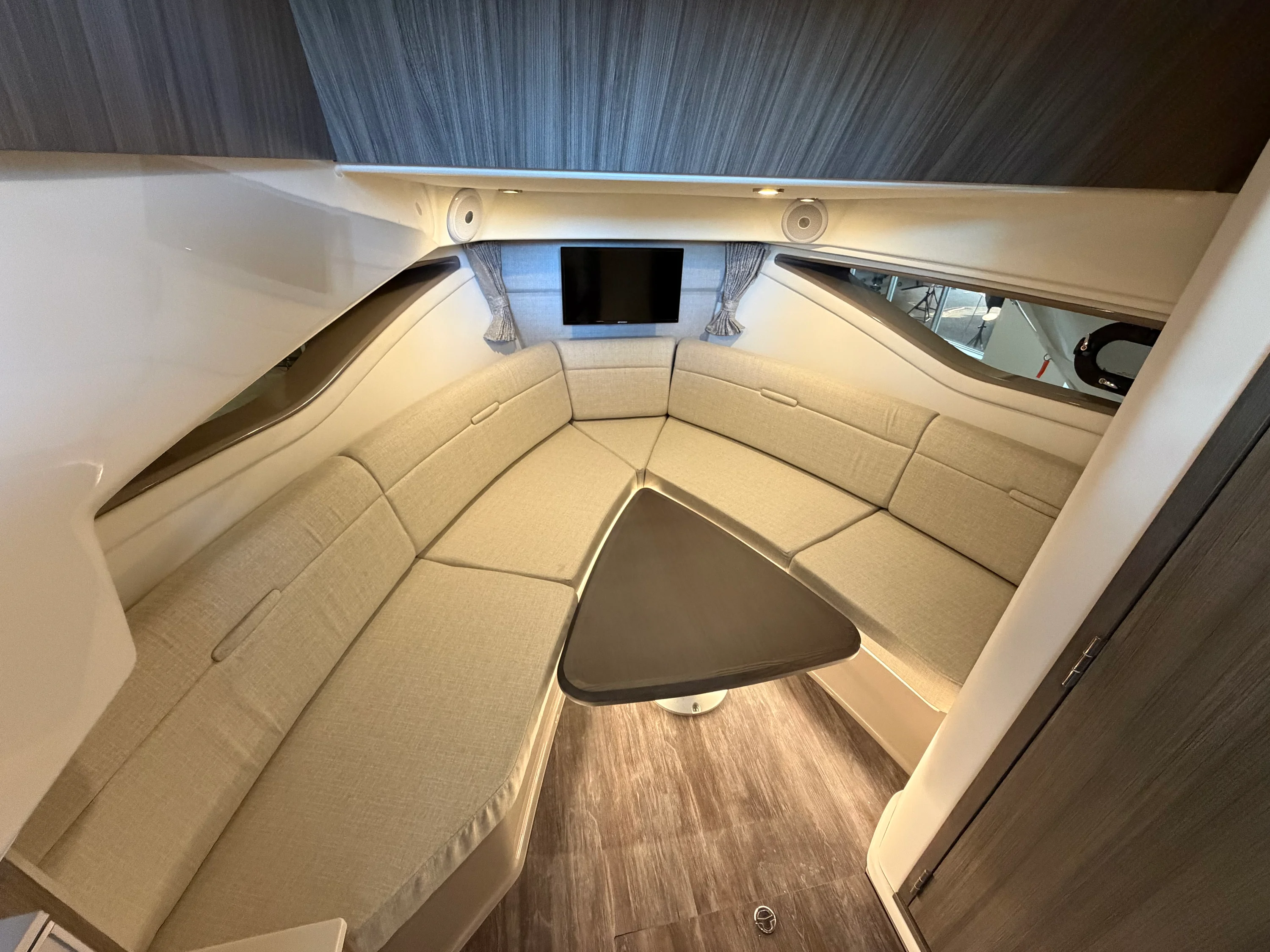 2026 Sea Ray Sundancer 320 Image Thumbnail #65