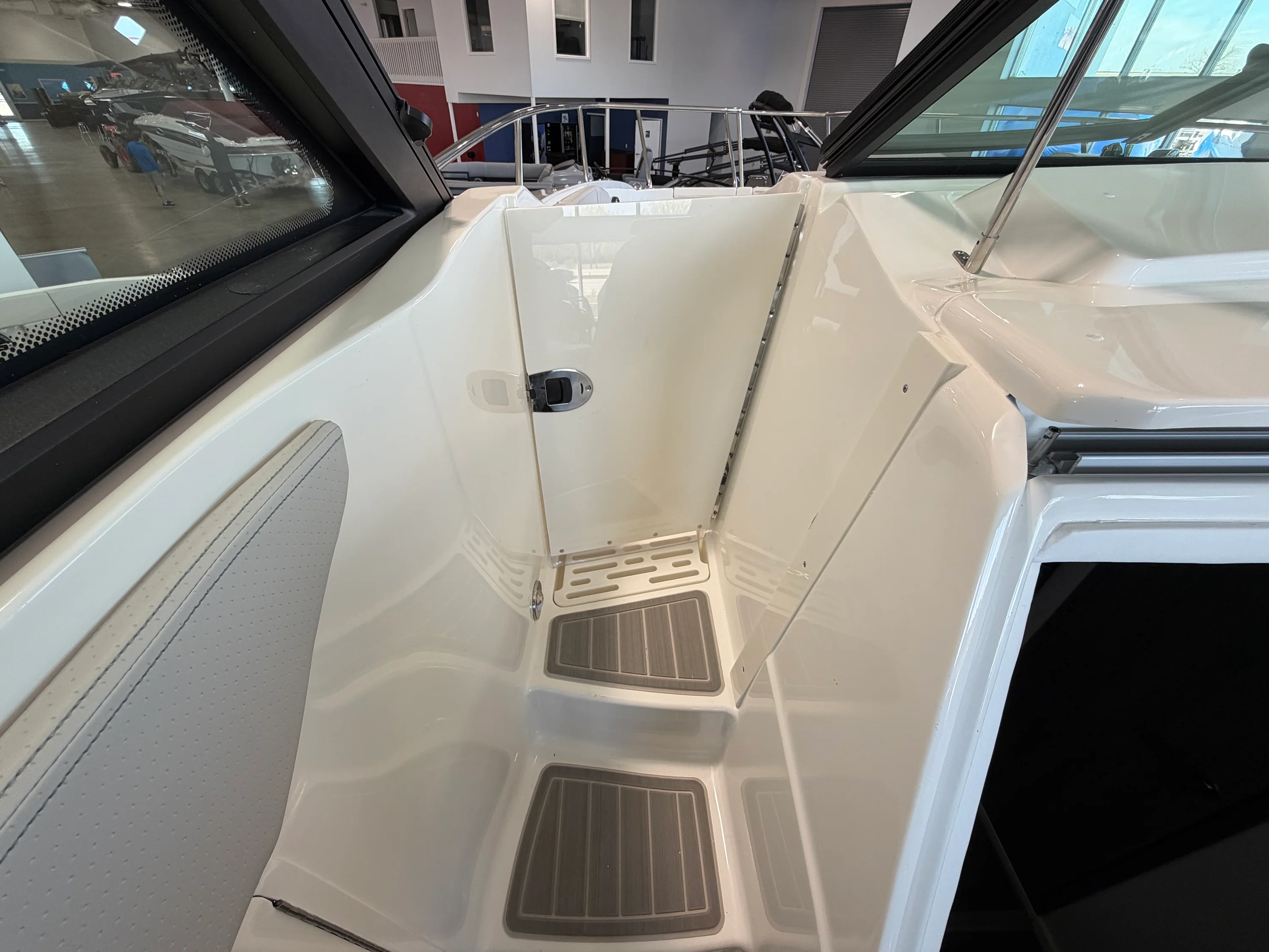 2026 Sea Ray Sundancer 320 Image Thumbnail #27