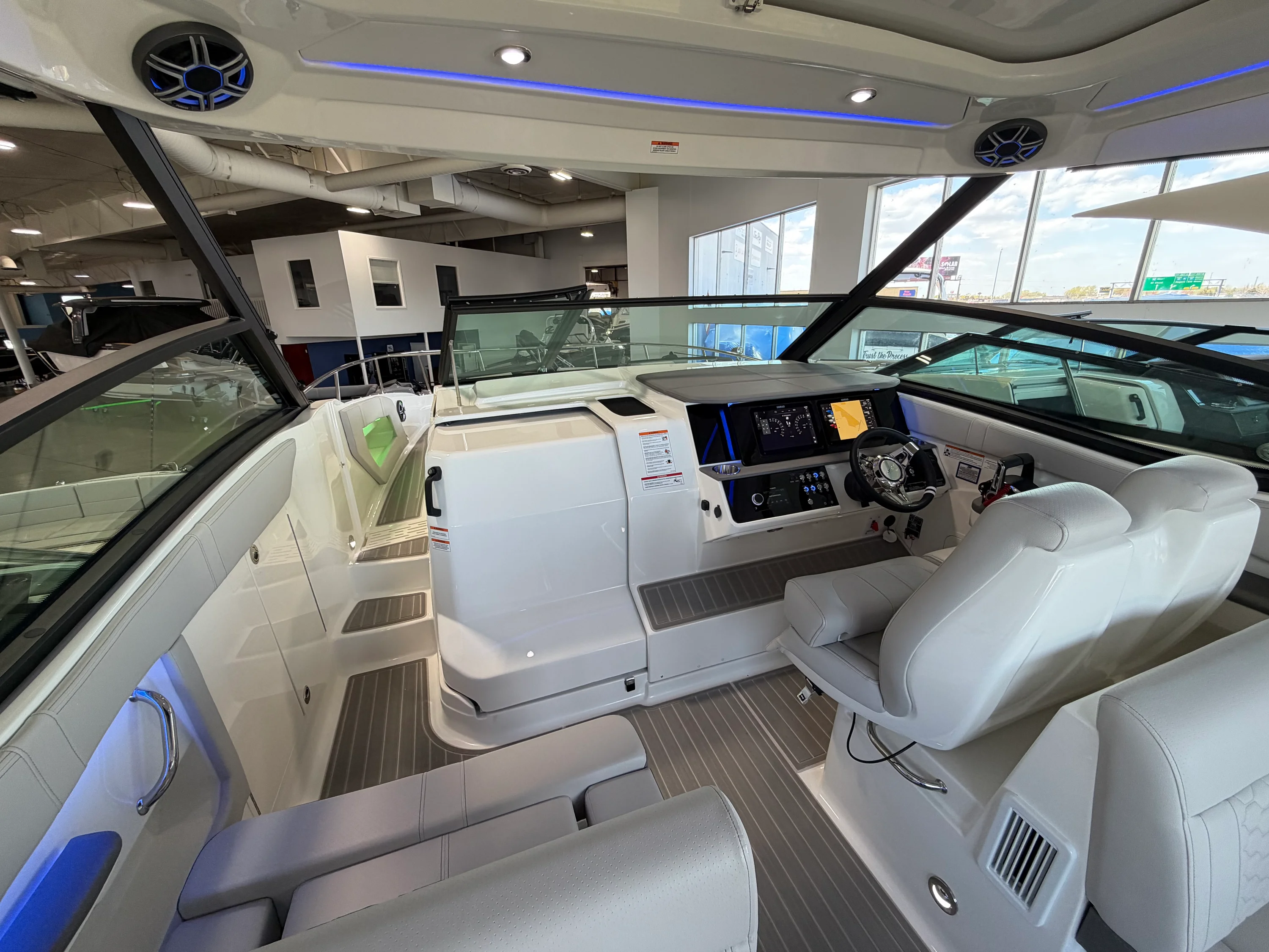 2026 Sea Ray Sundancer 320 Image Thumbnail #41