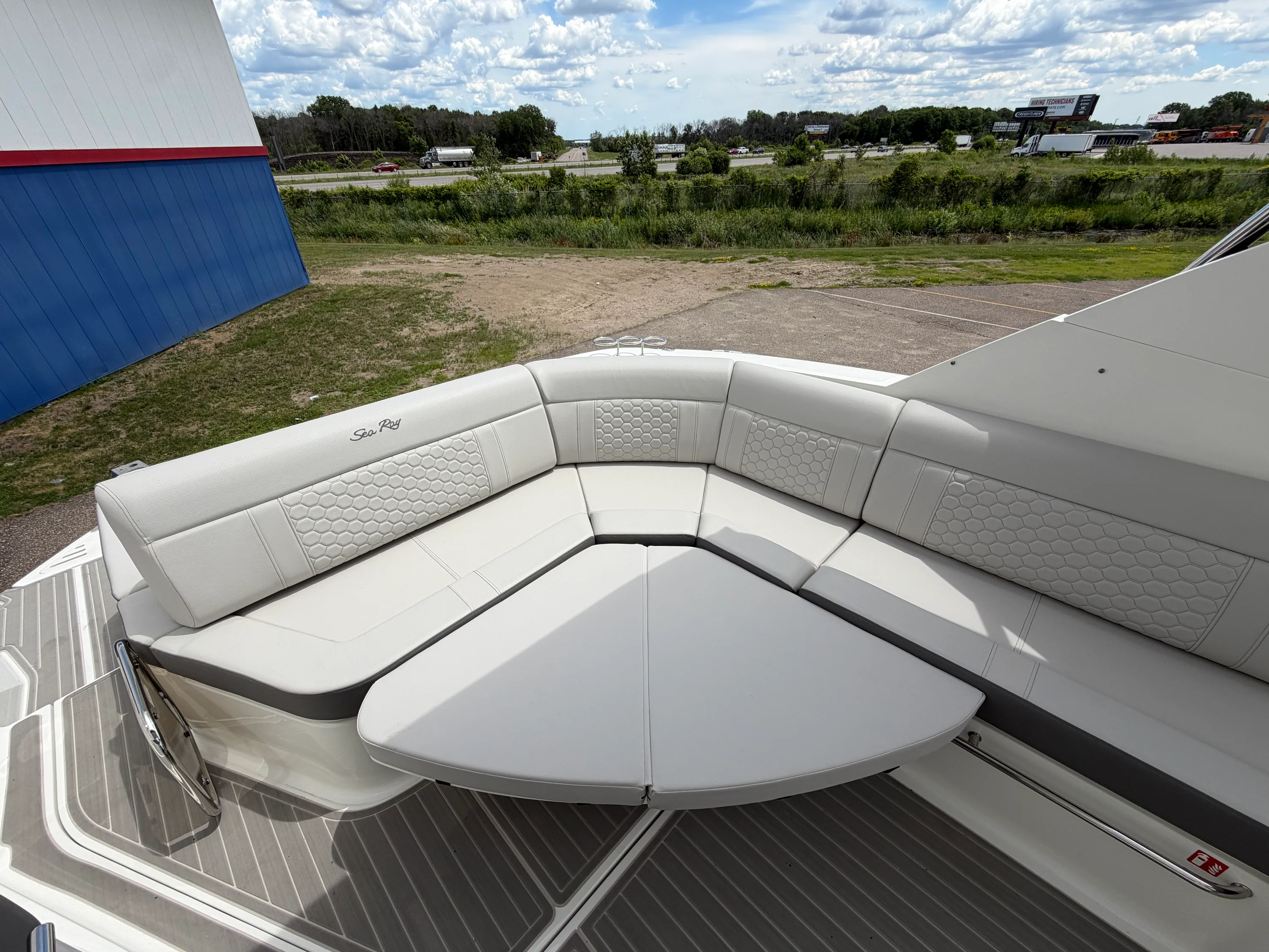 2026 Sea Ray Sundancer 320 Image Thumbnail #17