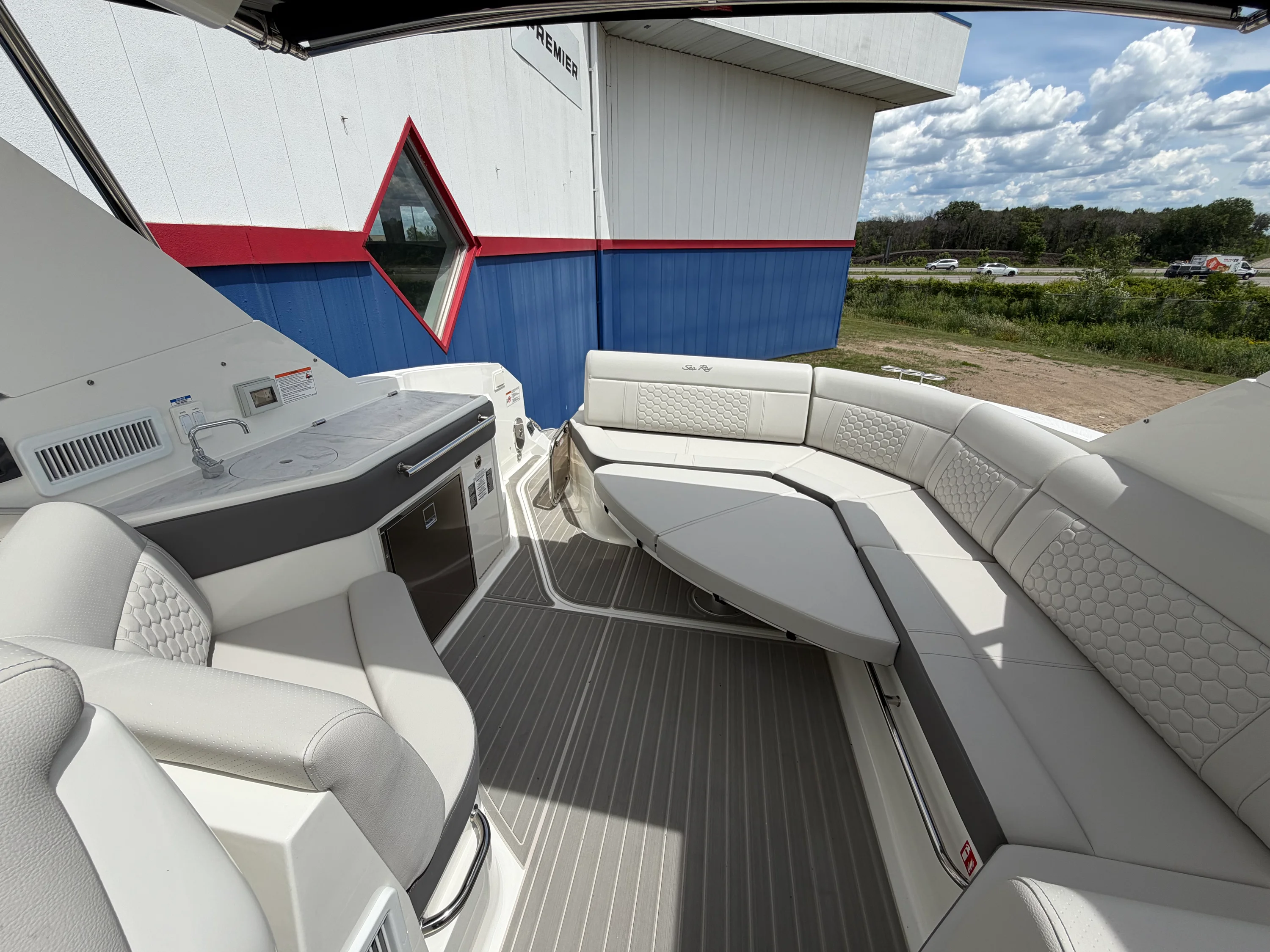 2026 Sea Ray Sundancer 320 Image Thumbnail #56