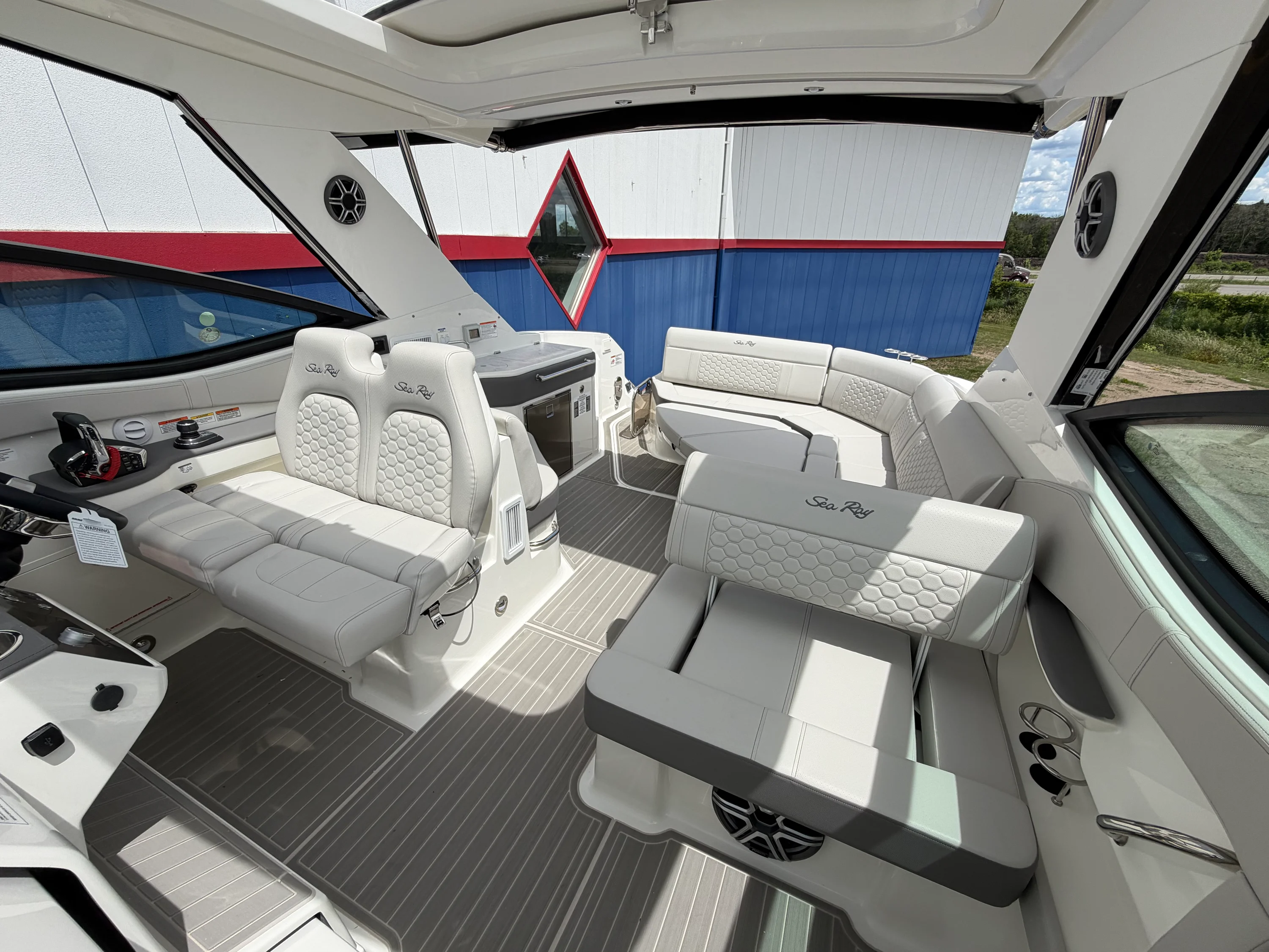 2026 Sea Ray Sundancer 320 Image Thumbnail #55