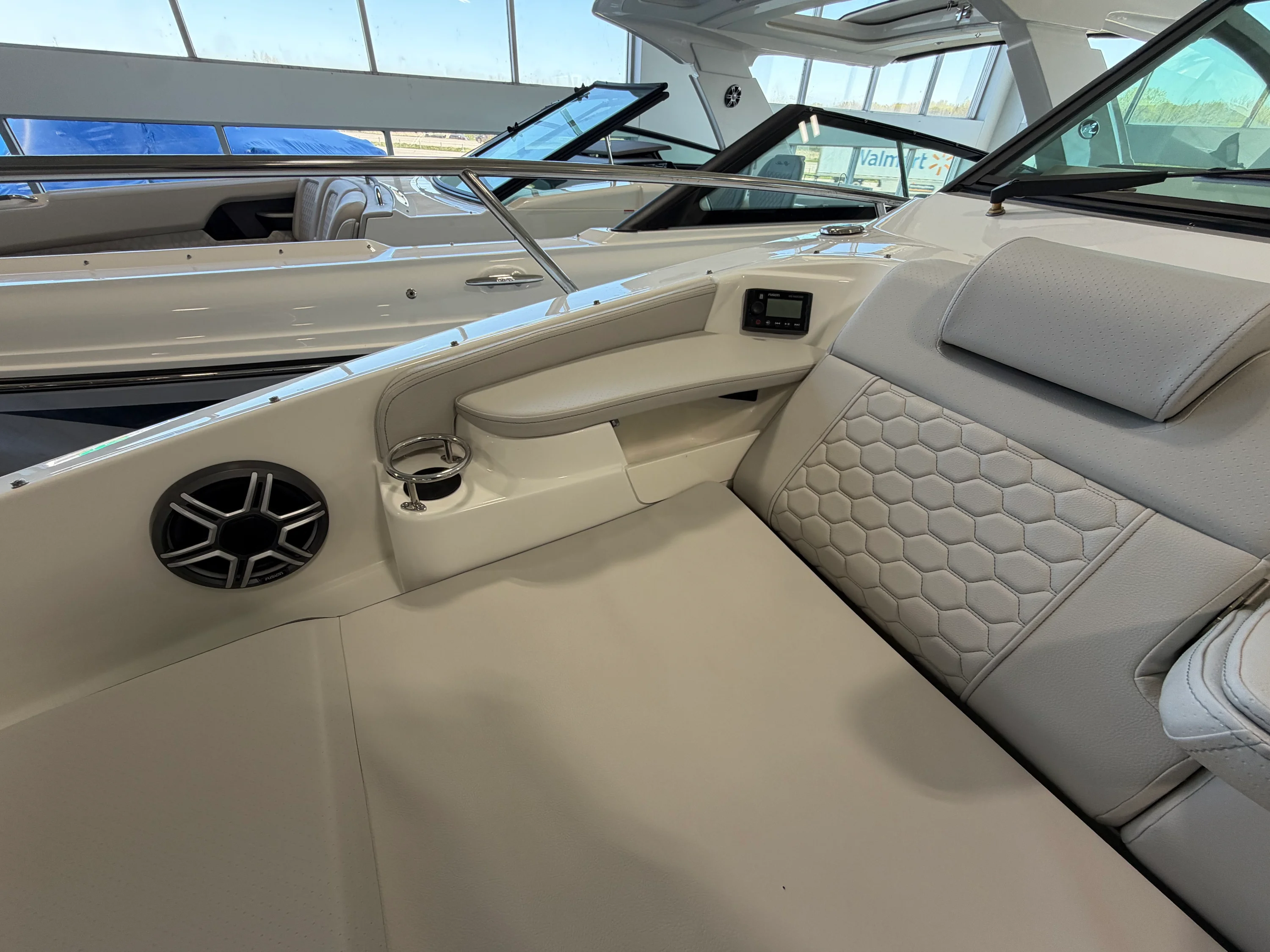 2026 Sea Ray Sundancer 320 Image Thumbnail #51