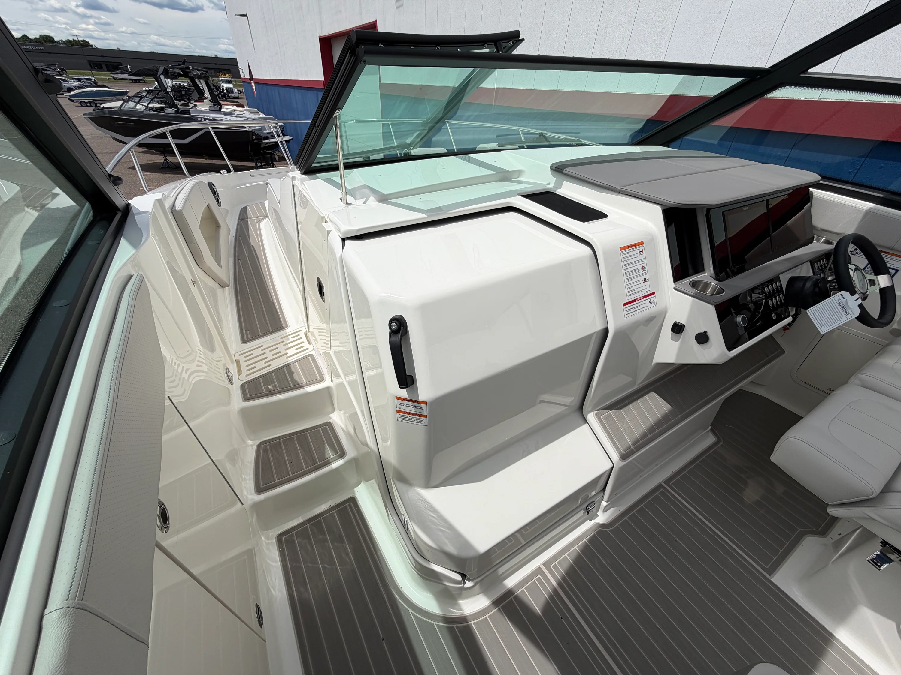 2026 Sea Ray Sundancer 320 Image Thumbnail #30