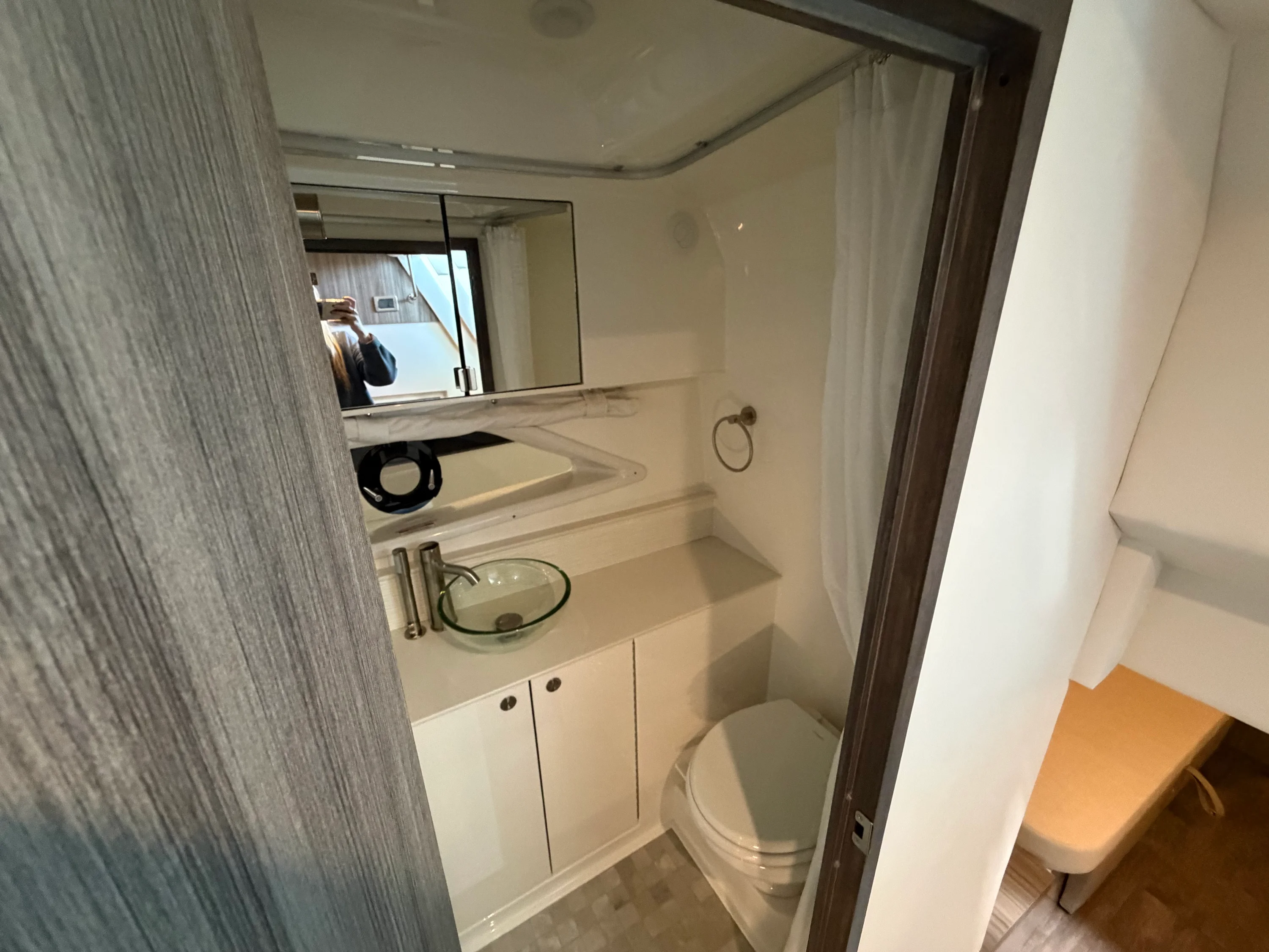 2026 Sea Ray Sundancer 320 Image Thumbnail #60