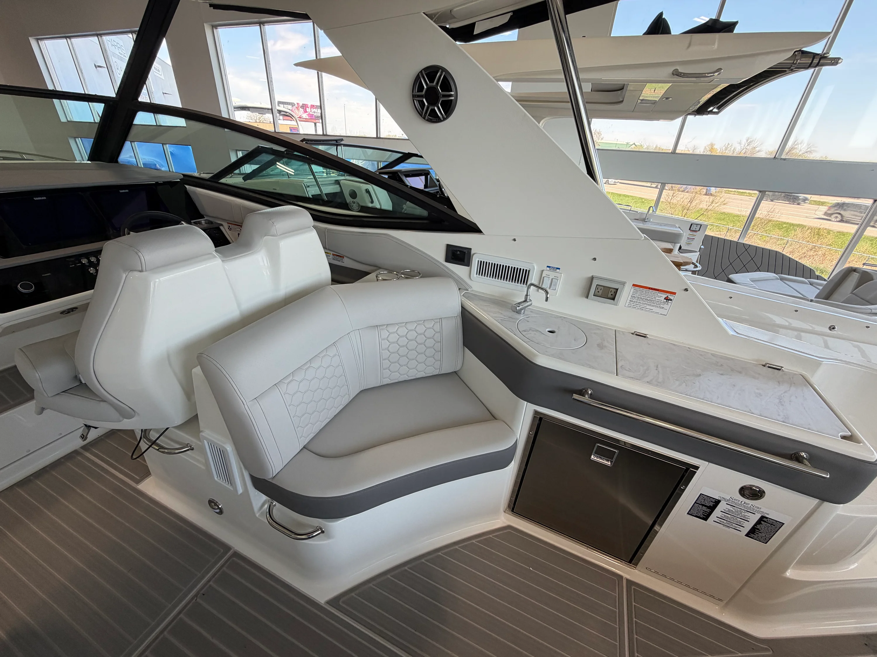 2026 Sea Ray Sundancer 320 Image Thumbnail #17