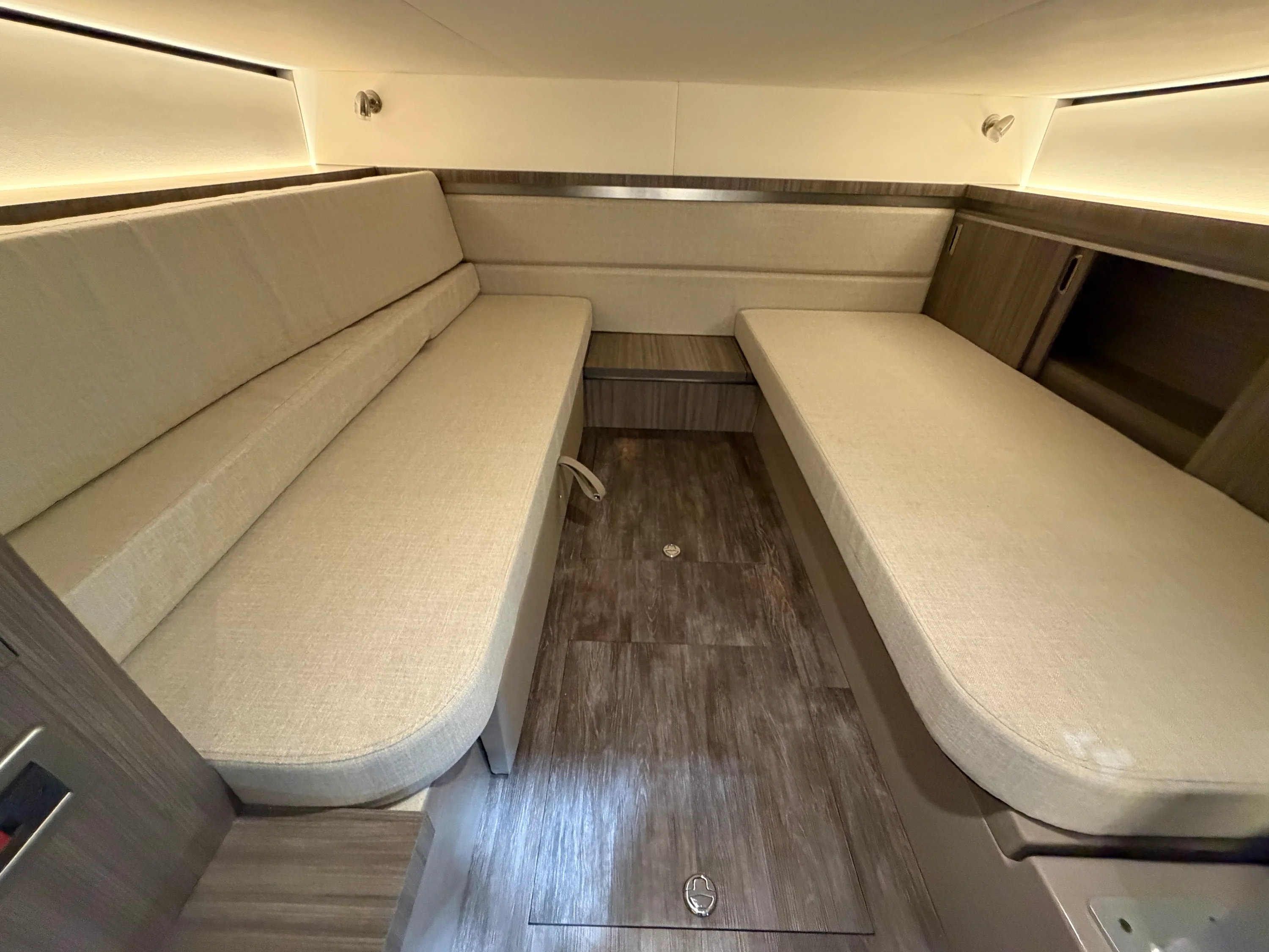 2026 Sea Ray Sundancer 320 Image Thumbnail #57