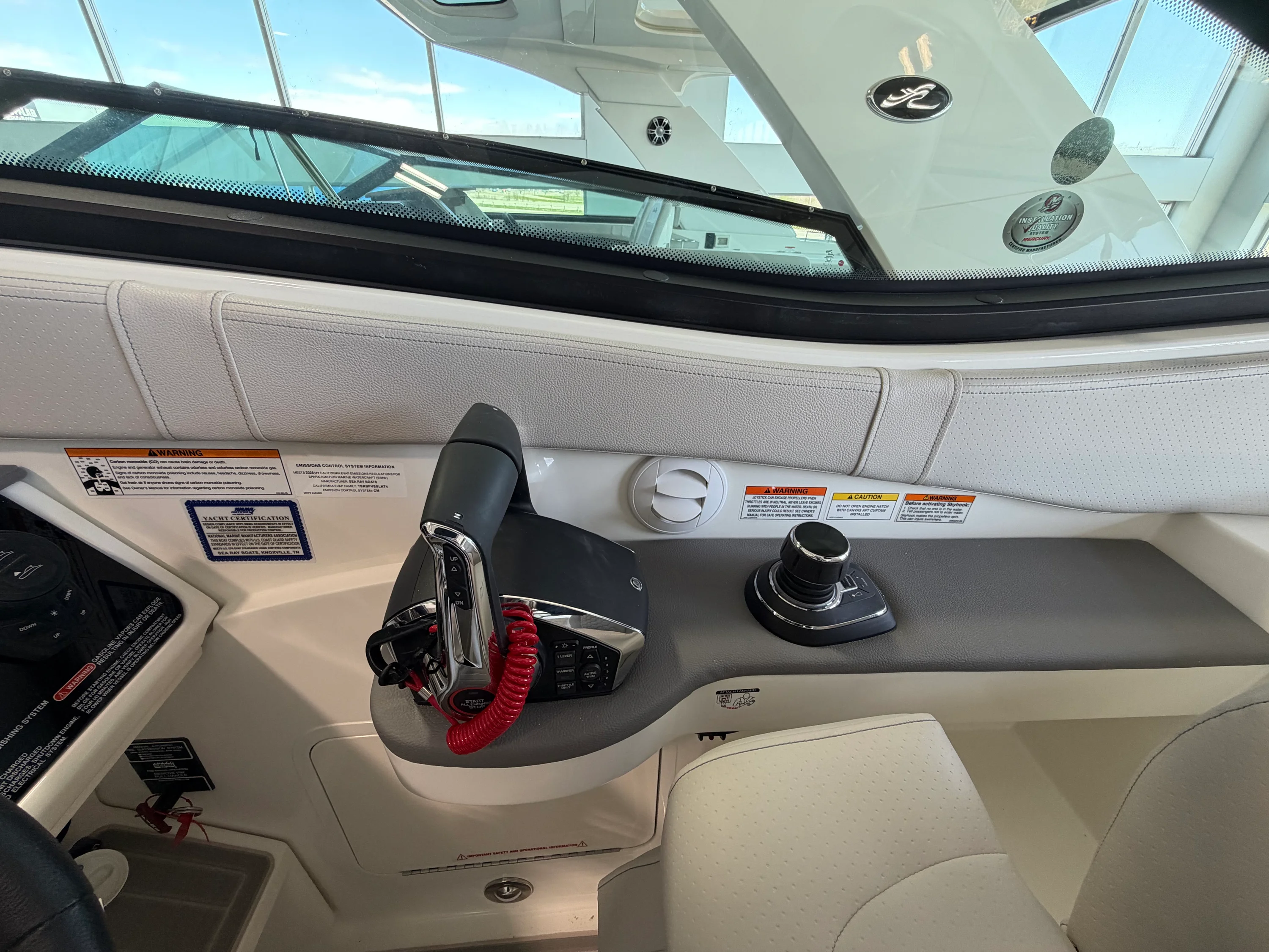 2026 Sea Ray Sundancer 320 Image Thumbnail #22