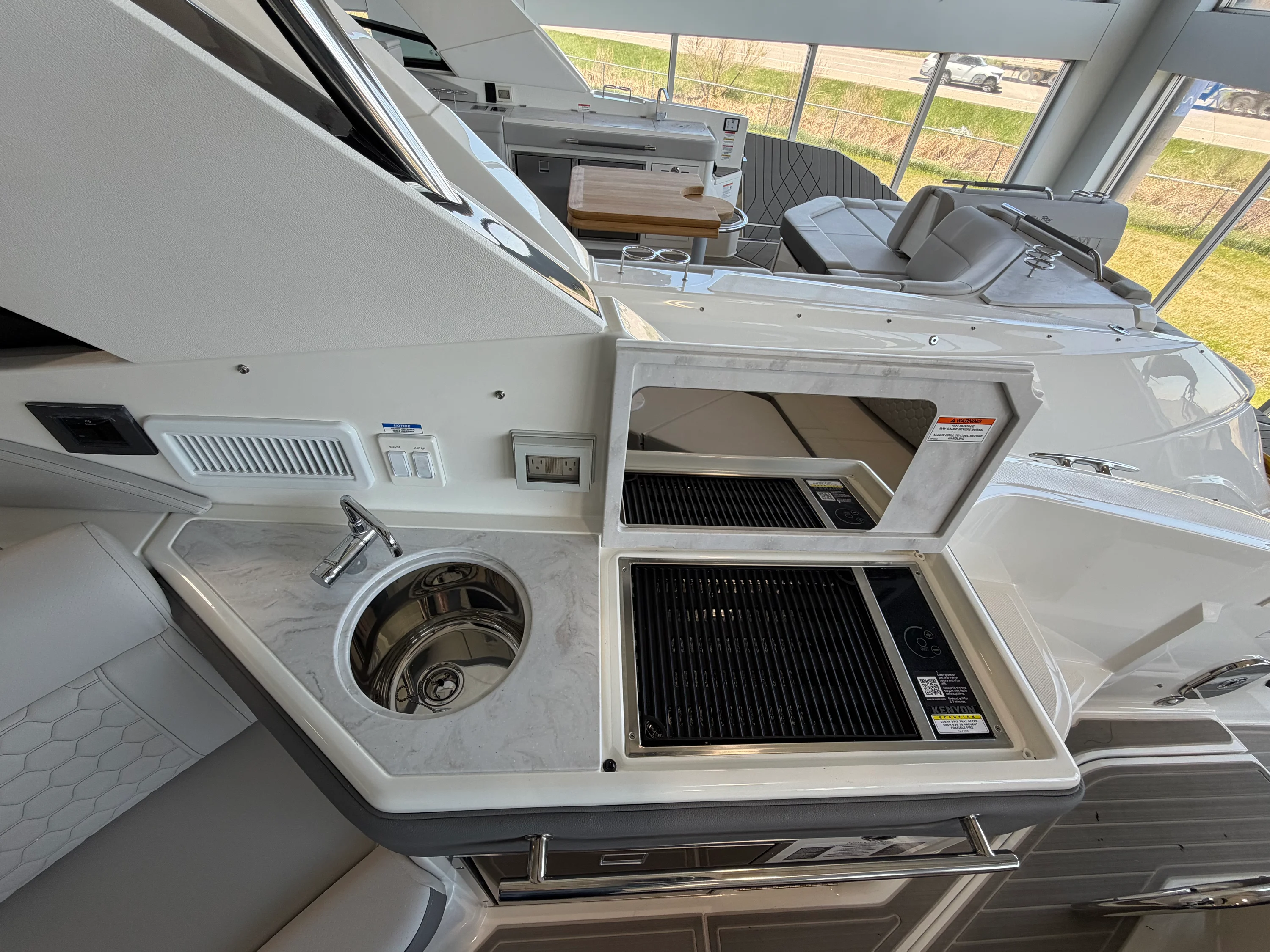 2026 Sea Ray Sundancer 320 Image Thumbnail #14