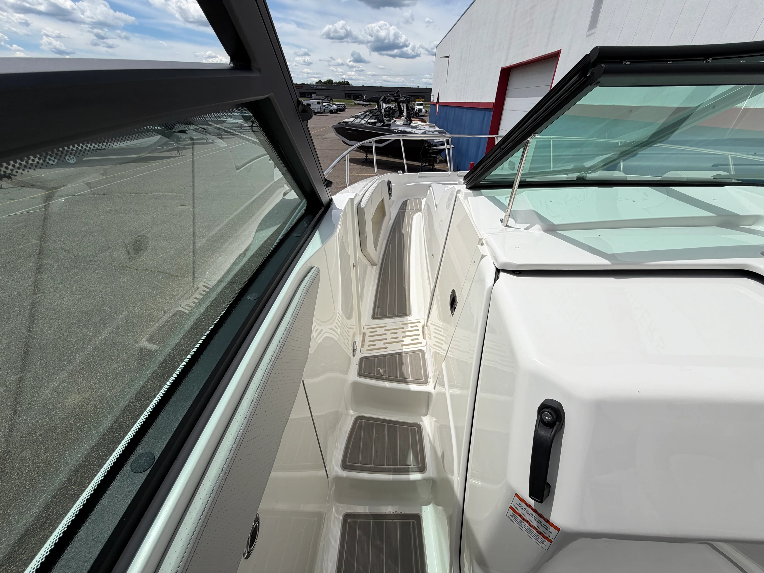 2026 Sea Ray Sundancer 320 Image Thumbnail #51